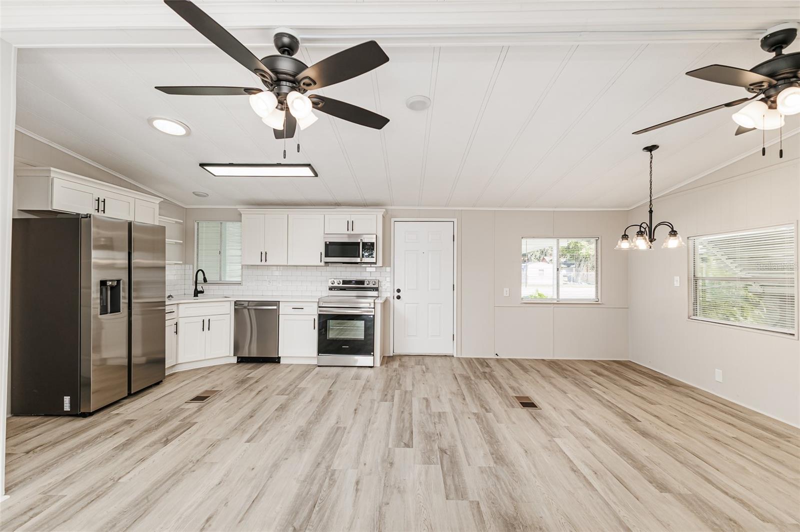 Manufactured Home at 2055 S FLORAL AVE #306, BARTOW, photo 3 of 25