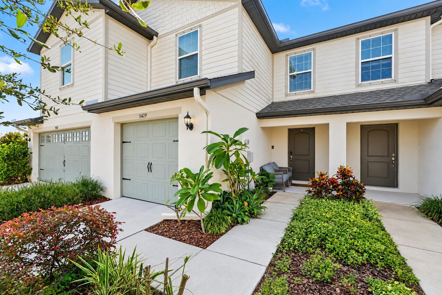 Townhouse at 5429 COMPANION LN, TAMPA, photo 3 of 25