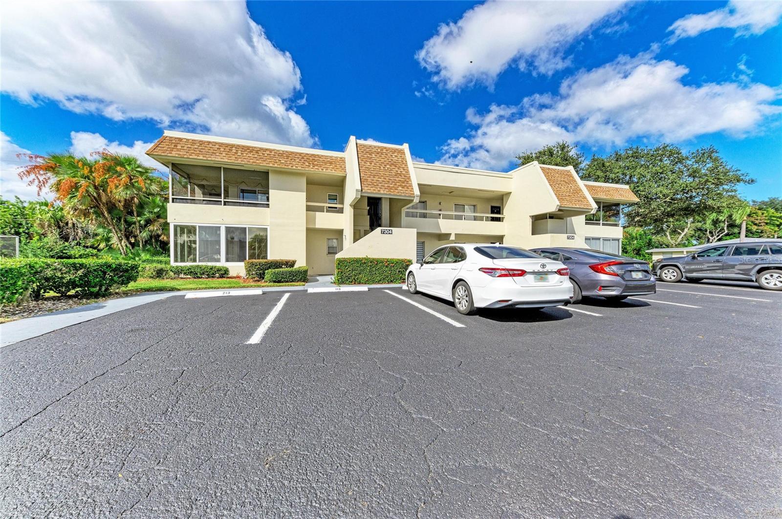 7304 W COUNTRY CLUB DR N #115