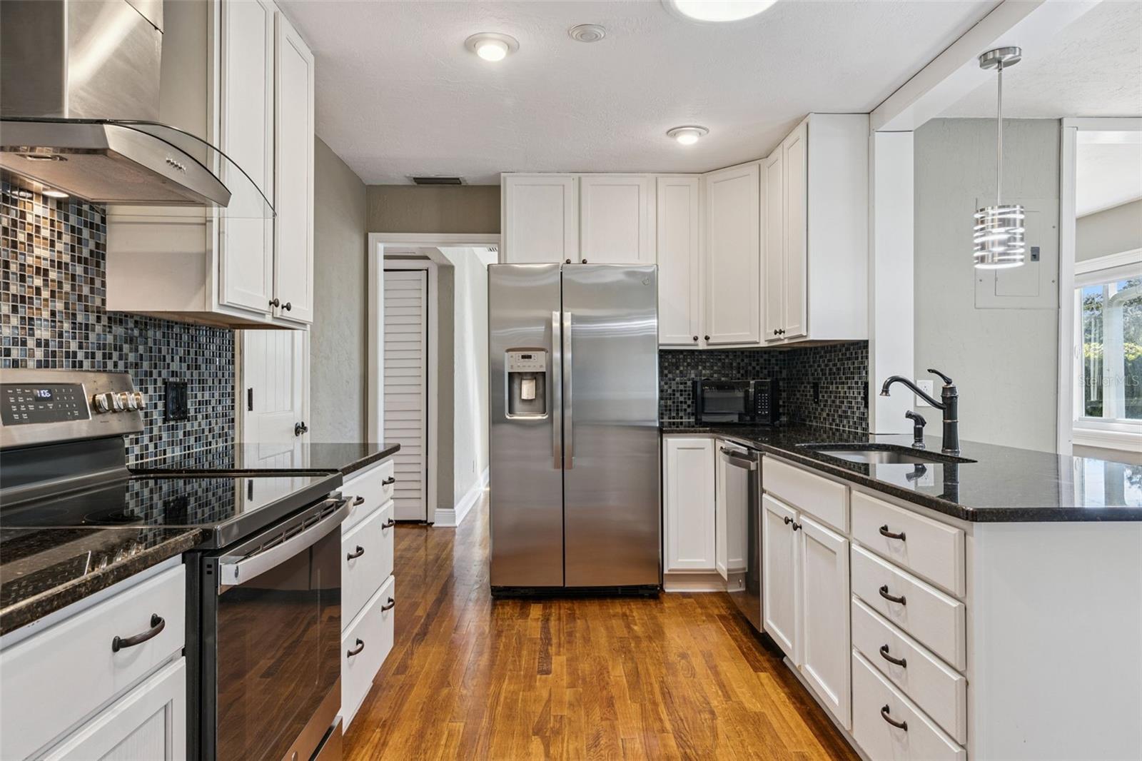 Totally remodeled kitchen with soft close cabinets and stainless steel appliances - 3115 HARGILL DR, ORLANDO