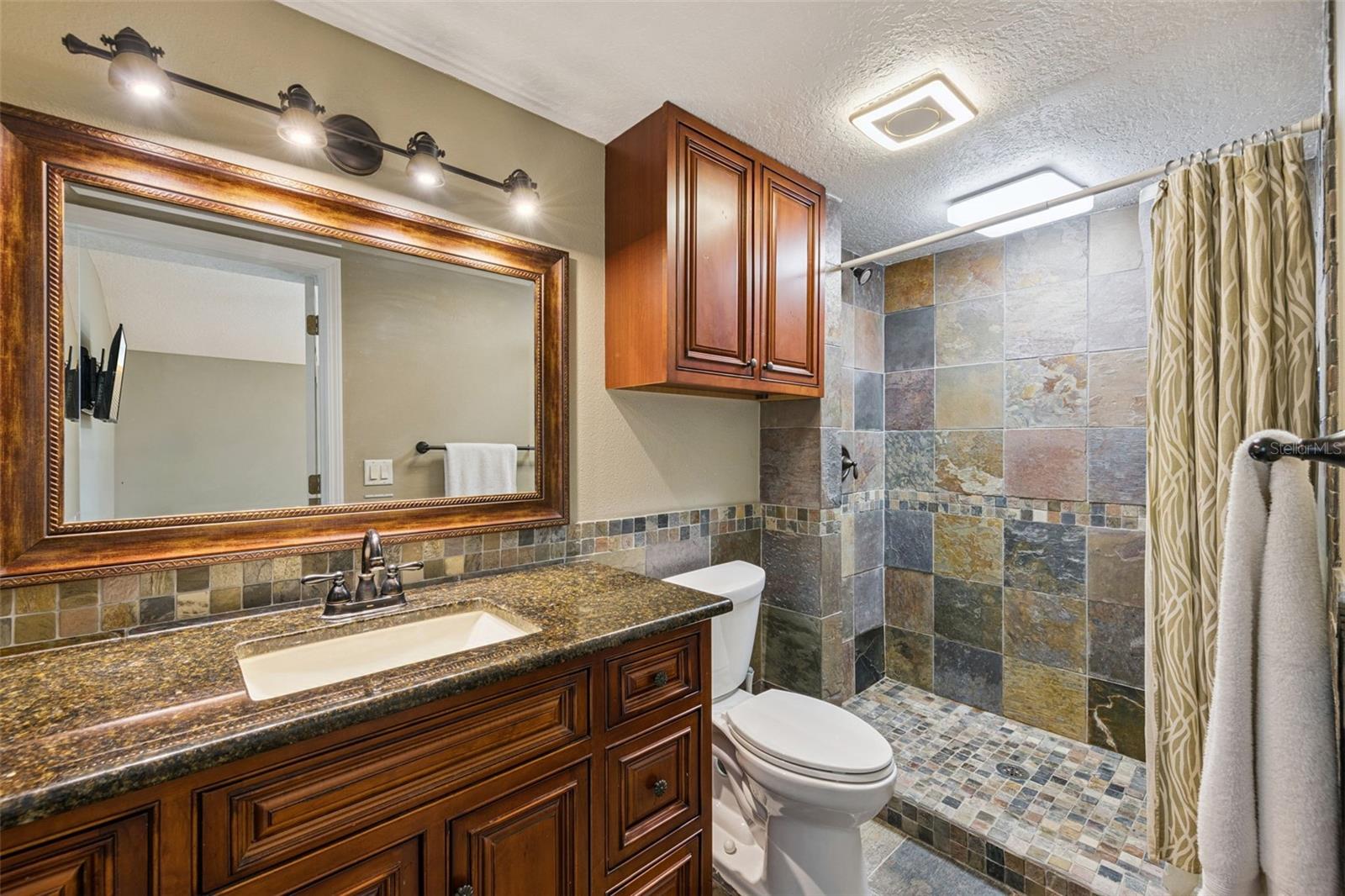 Updated Primary Bath - 3115 HARGILL DR, ORLANDO
