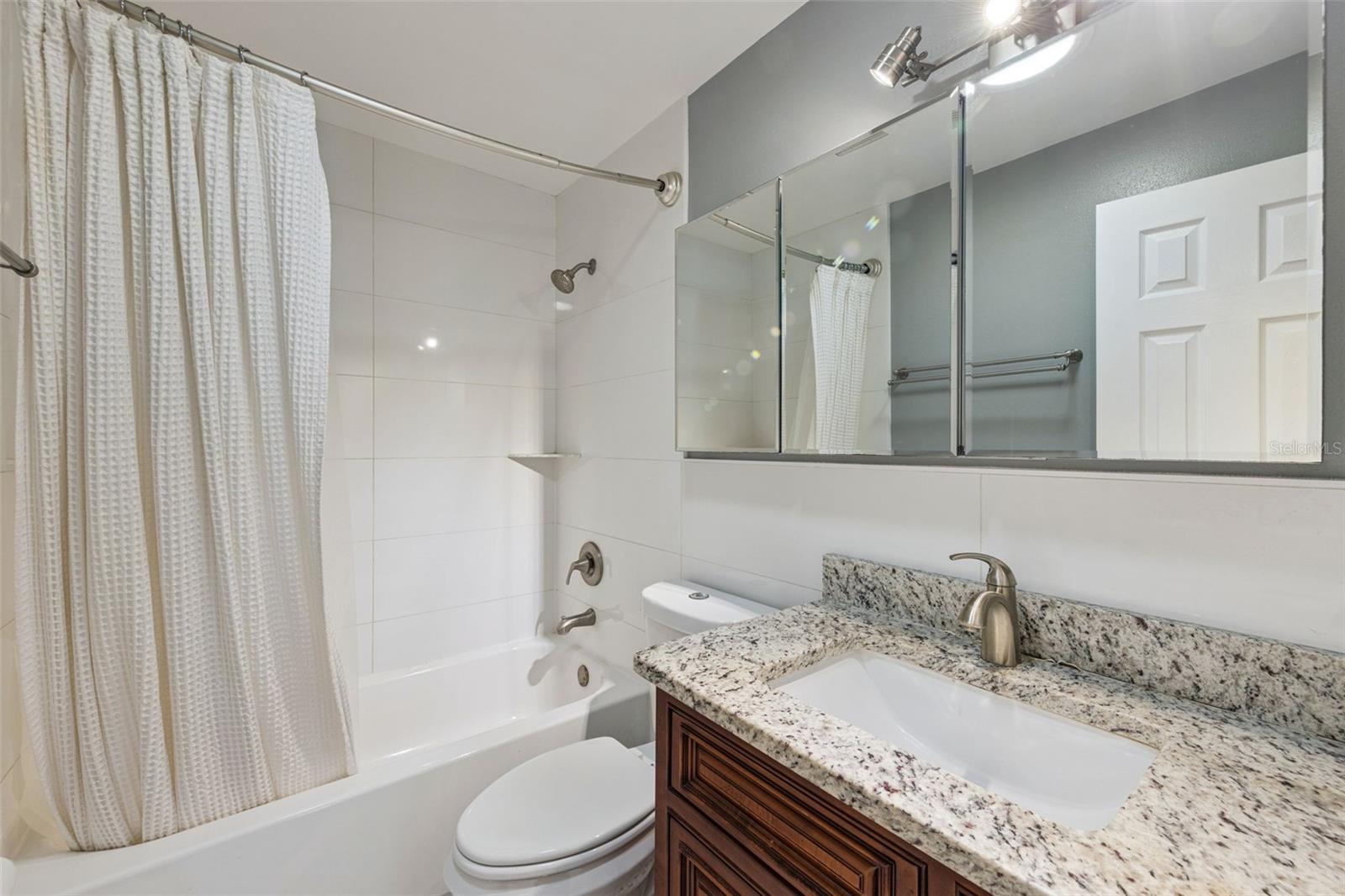 updated second bath - 3115 HARGILL DR, ORLANDO