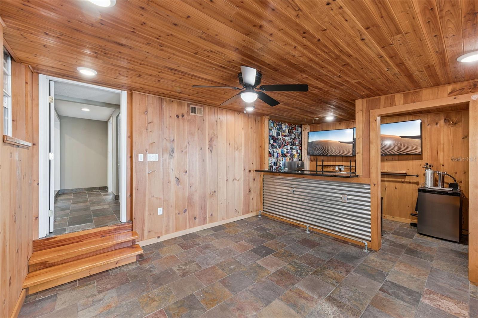 Bonus game room / Pub / Mancave ready for your next weekend game viewing. - 3115 HARGILL DR, ORLANDO
