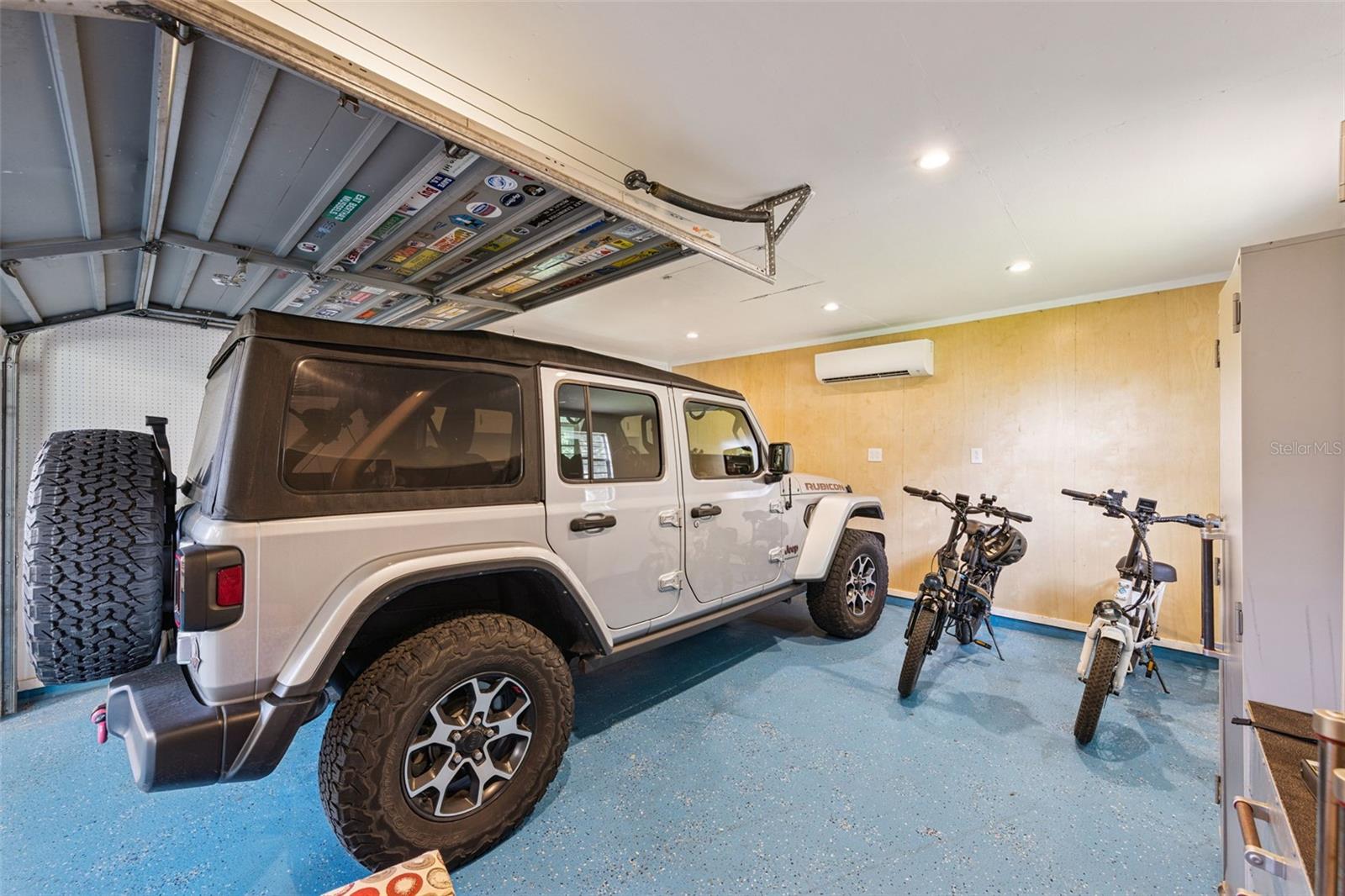 Tandem 4 Car garage ready for your toys ! Garage has a full mini-split that could turn this into a future ADU. - 3115 HARGILL DR, ORLANDO