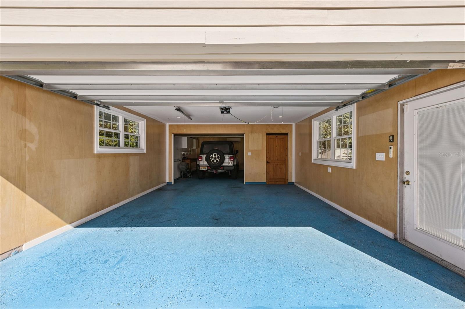 Another look at the Tandem garage with the backside currently holding a 4 door jeep and electric bikes, perfect for heading downtown on the bike trails; or over to the Hourglass Brewery and Claddagh Cottage just around the corner. - 3115 HARGILL DR, ORLANDO