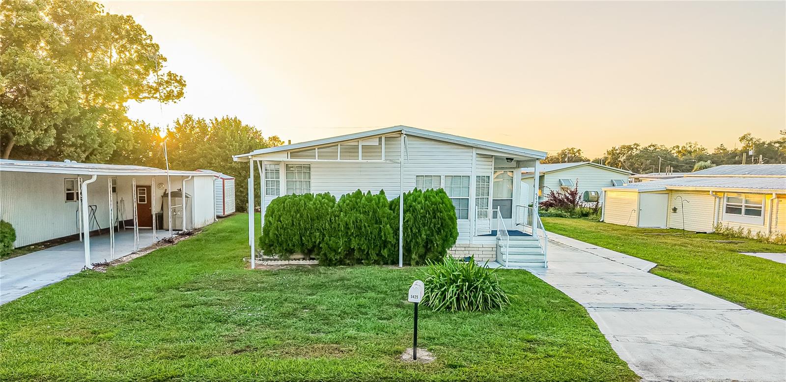 Manufactured Home at 5425 BETMAR DR, ZEPHYRHILLS, photo 2 of 45