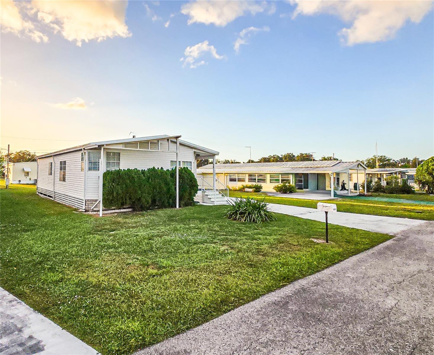 Manufactured Home at 5425 BETMAR DR, ZEPHYRHILLS, photo 3 of 45
