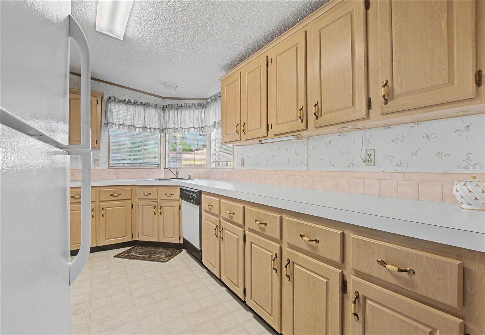Manufactured Home at 5425 BETMAR DR, ZEPHYRHILLS, photo 5 of 45