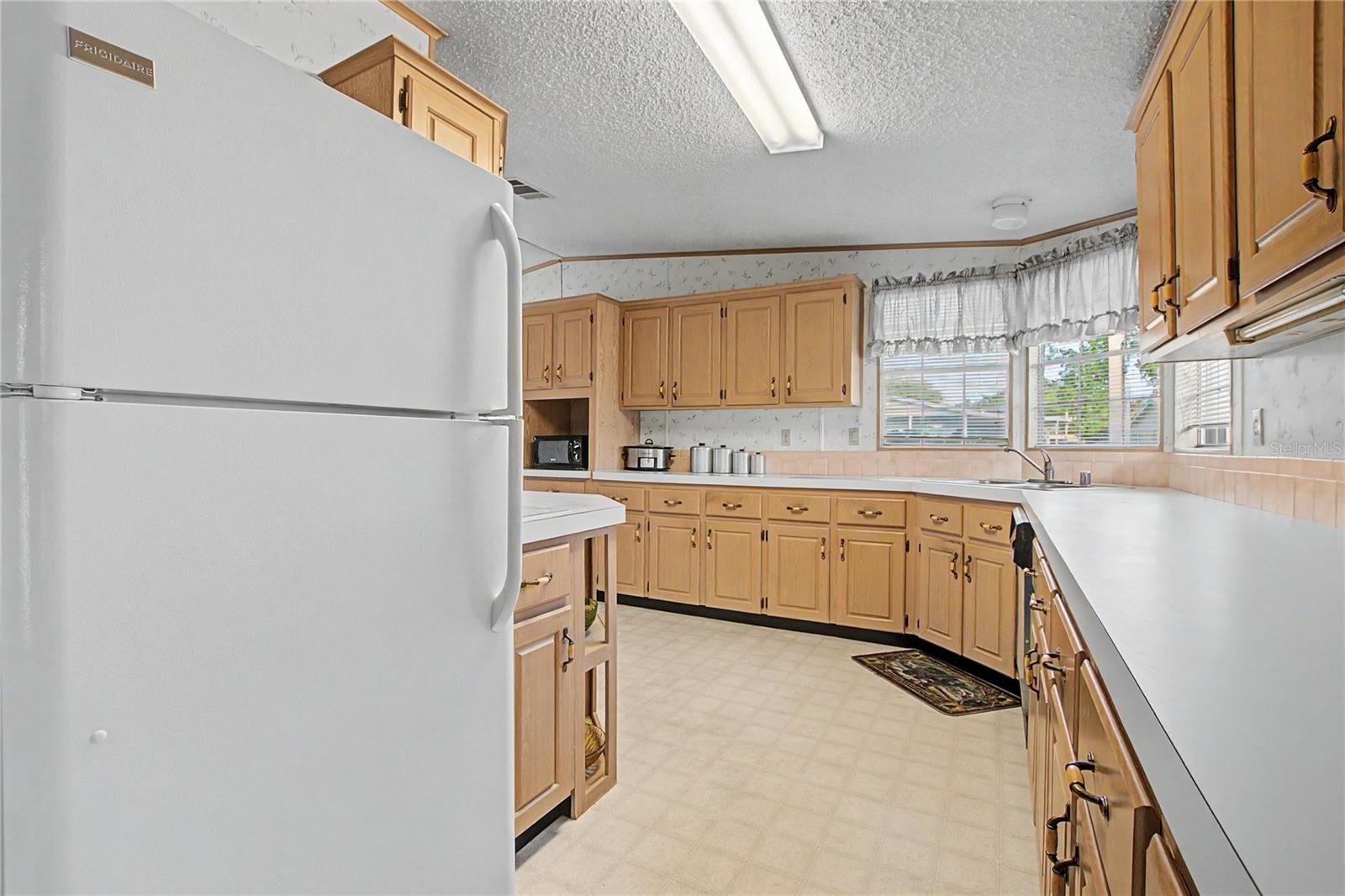 Manufactured Home at 5425 BETMAR DR, ZEPHYRHILLS, photo 7 of 45
