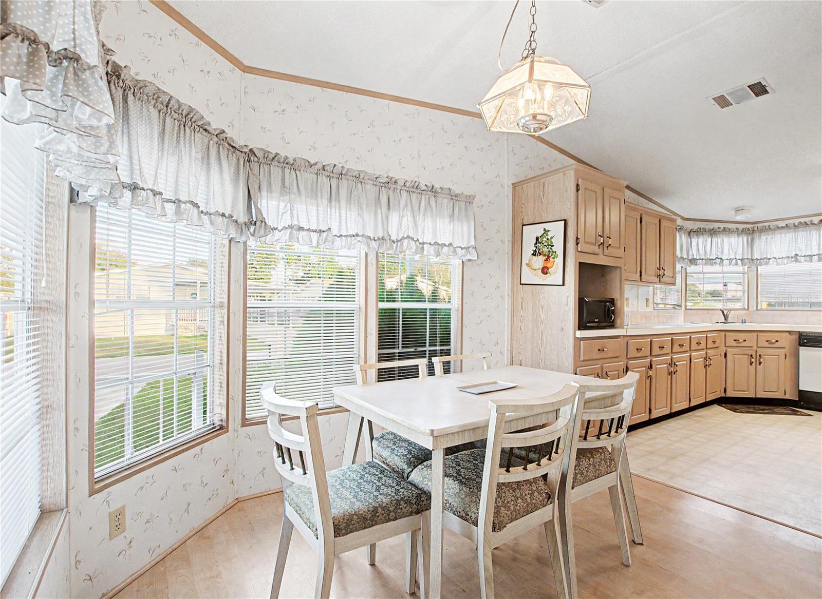 Manufactured Home at 5425 BETMAR DR, ZEPHYRHILLS, photo 9 of 45