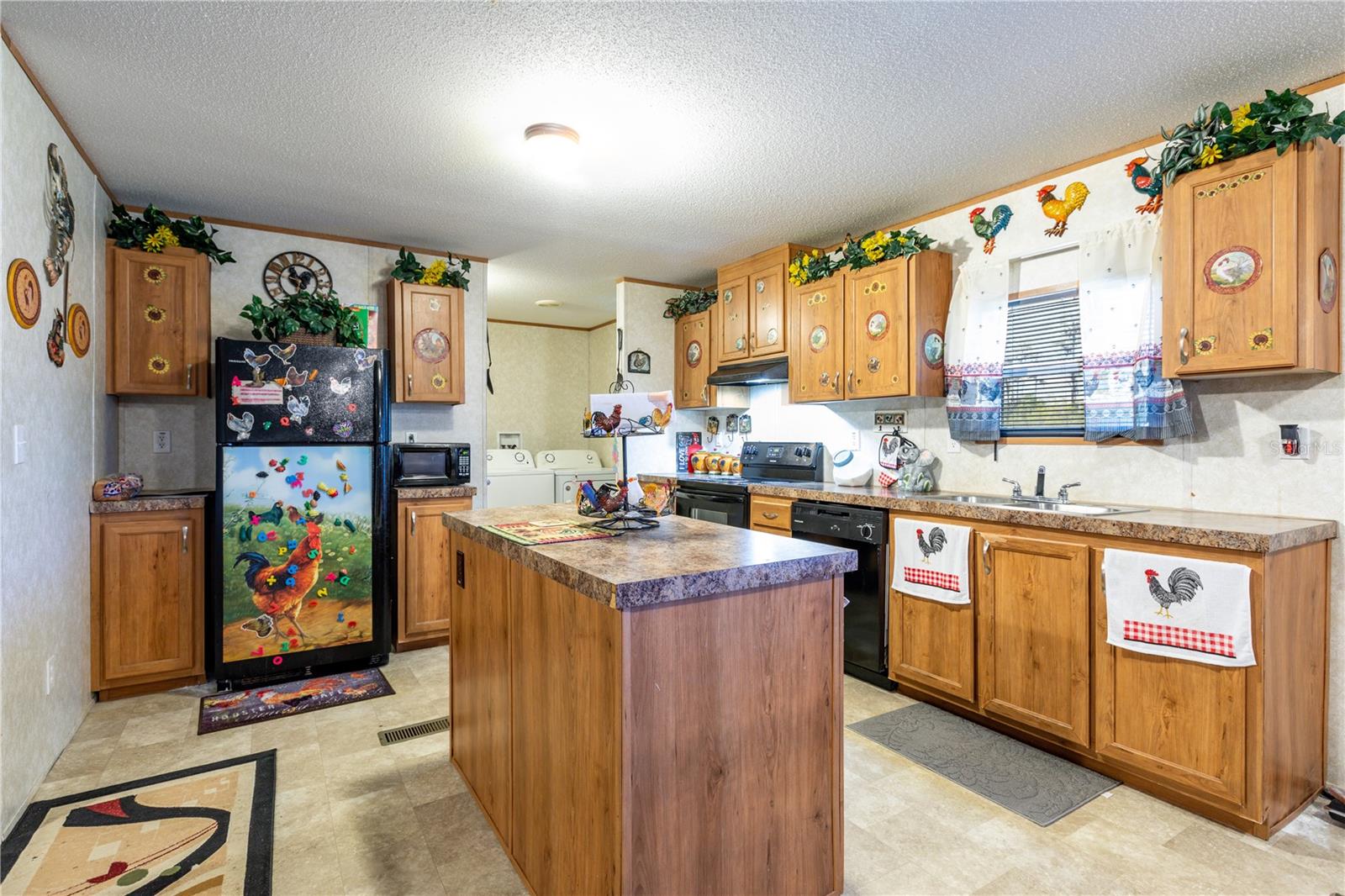 Manufactured Home at 13719 NW 89TH AVE, LAKE BUTLER, photo 4 of 27