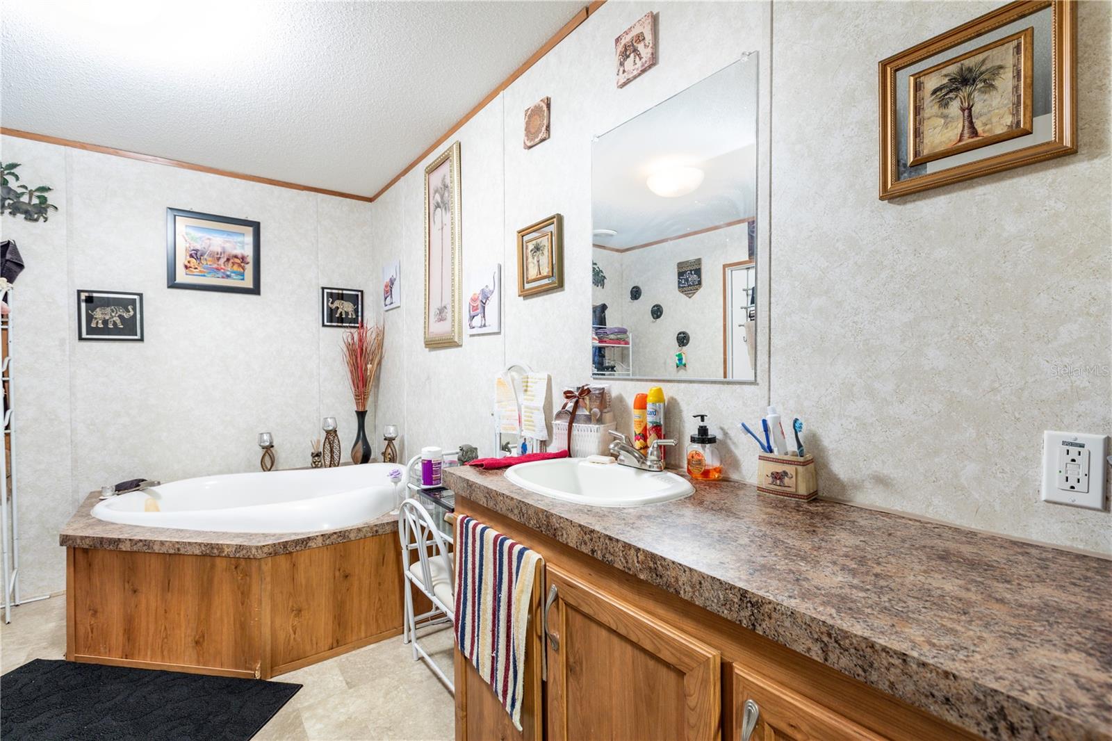 Manufactured Home at 13719 NW 89TH AVE, LAKE BUTLER, photo 19 of 27