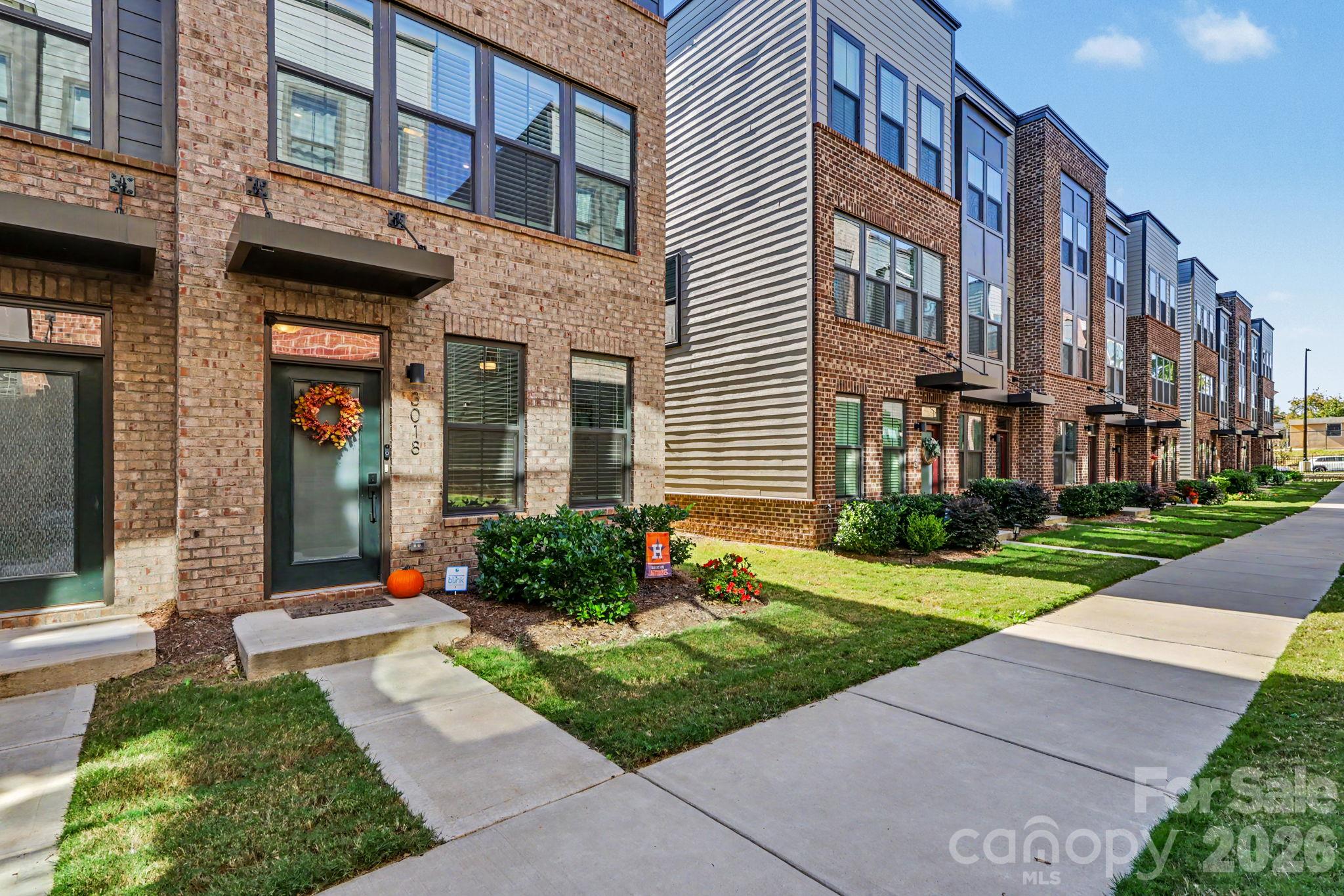 Townhouse at 3018 Terroir Lane, Charlotte, photo 2 of 34
