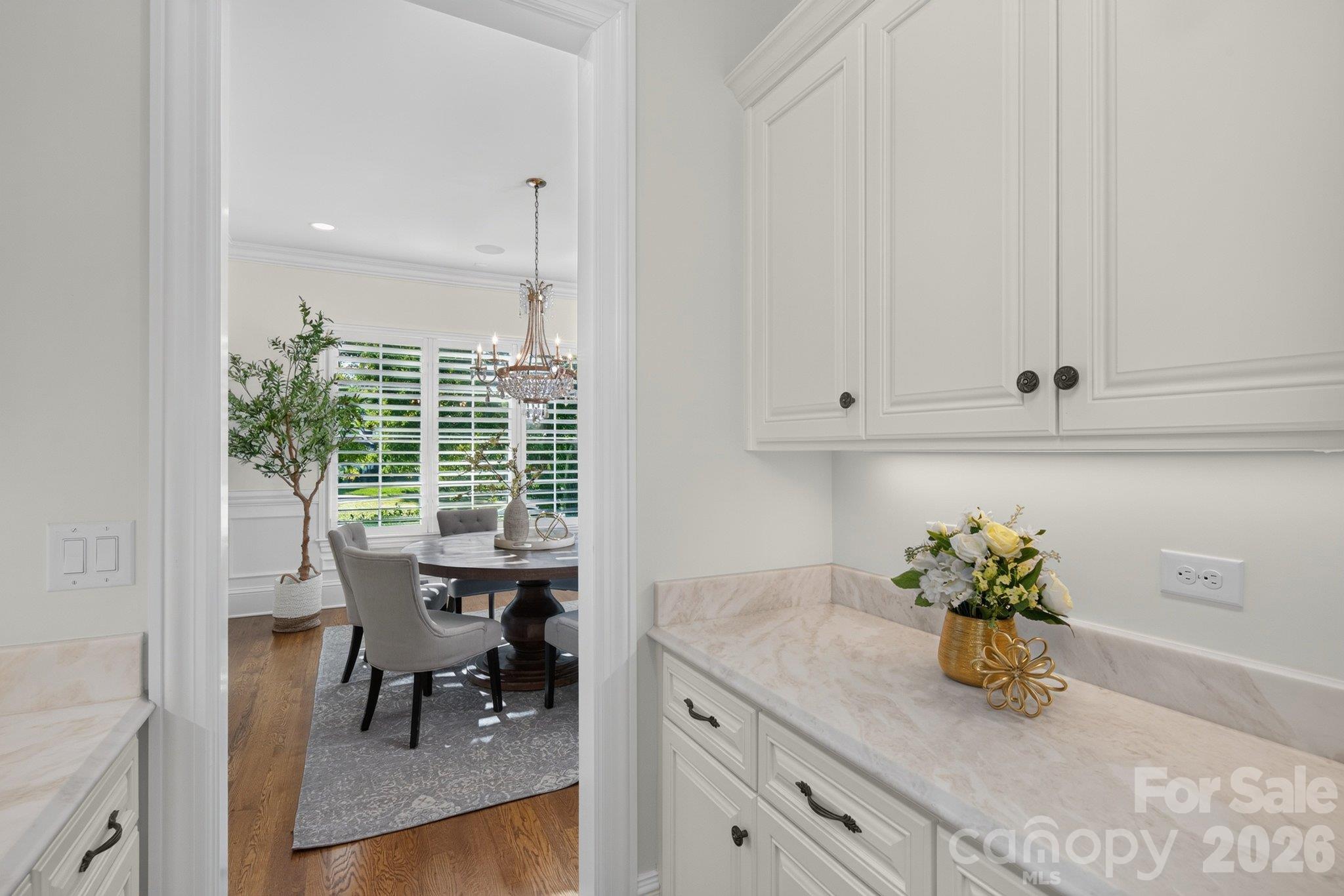 Butler's pantry servicing the dining room - 7805 Clovervale Drive, Waxhaw