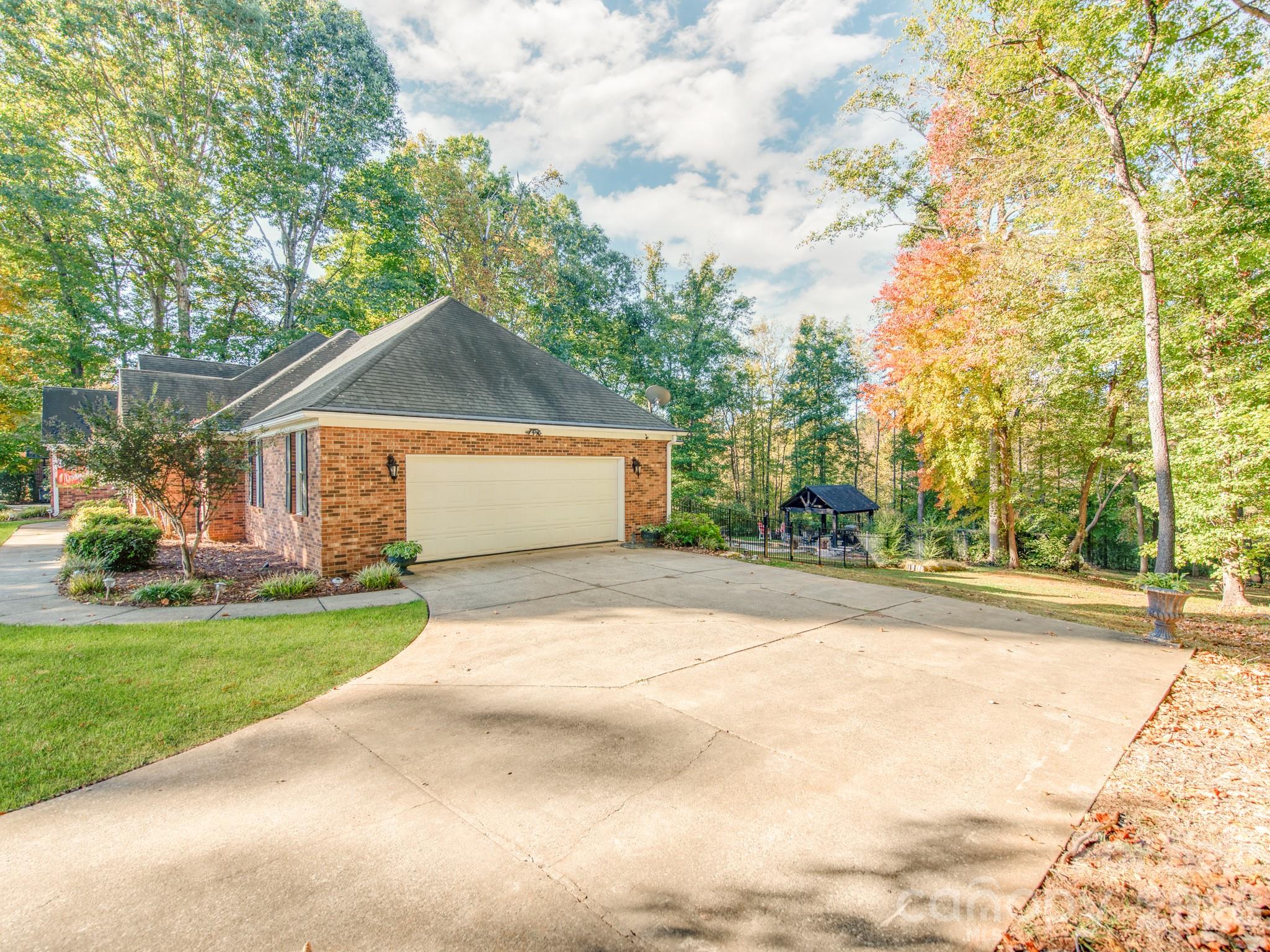 Single Family Residence at 184 Foxglove Drive, Statesville, photo 32 of 39