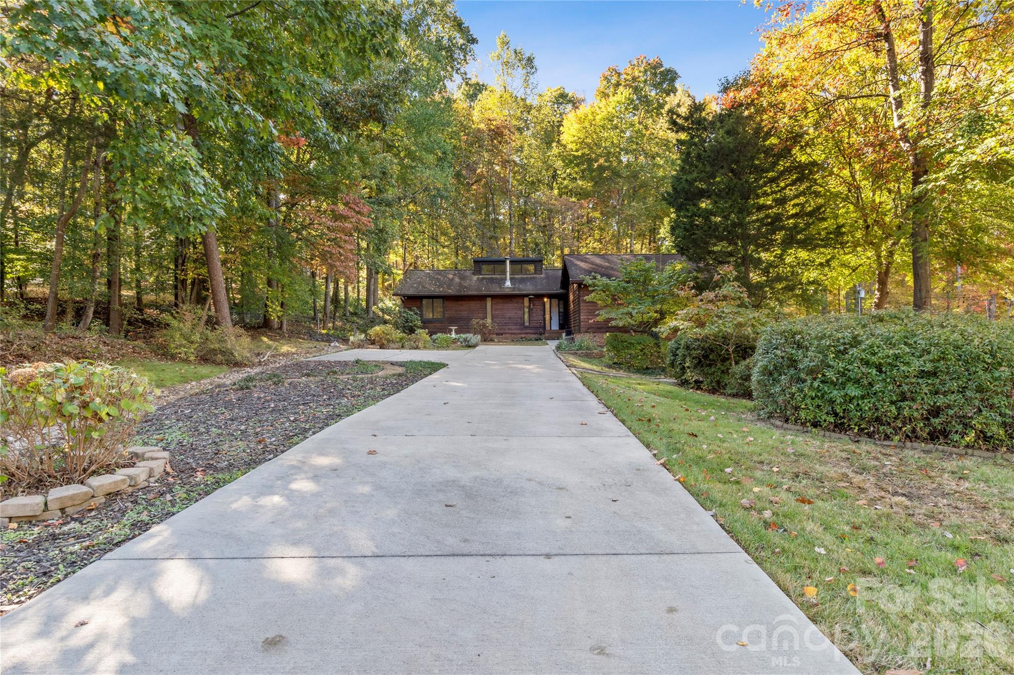 Single Family Residence at 5768 Windworth Drie Drive, Winston Salem, photo 2 of 35