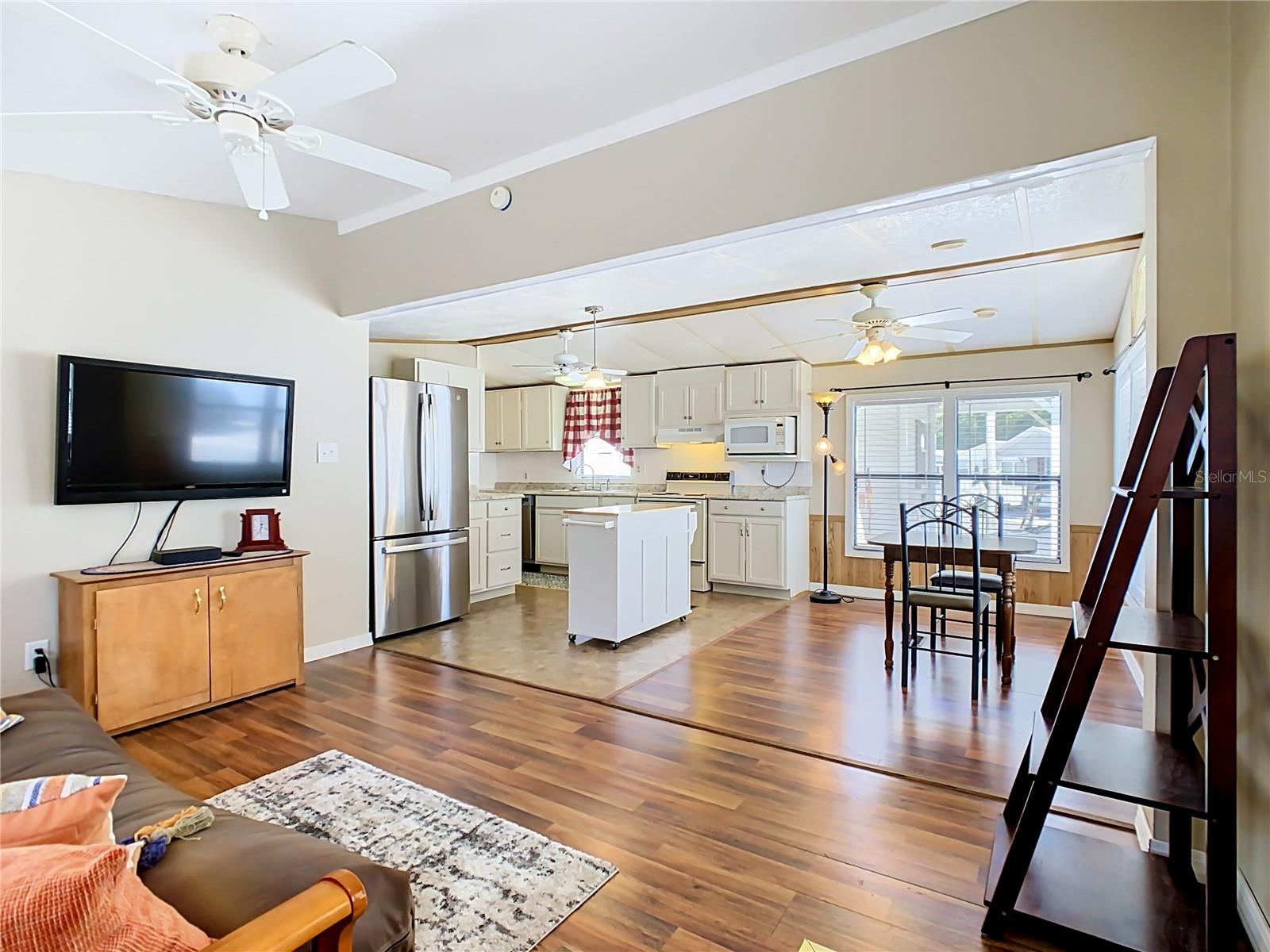 Open plan living/dining/kitchen - 9000 US HWY 192 #897, CLERMONT