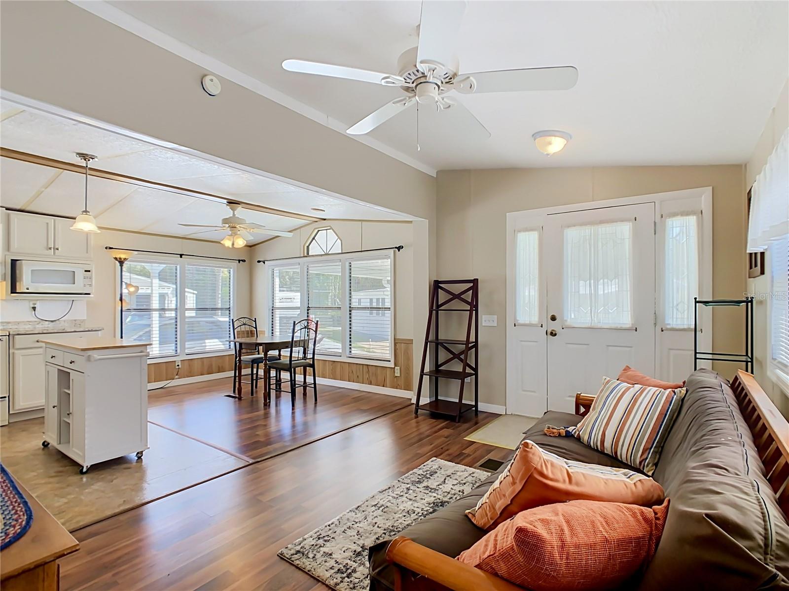 Spacious open plan - 9000 US HWY 192 #897, CLERMONT