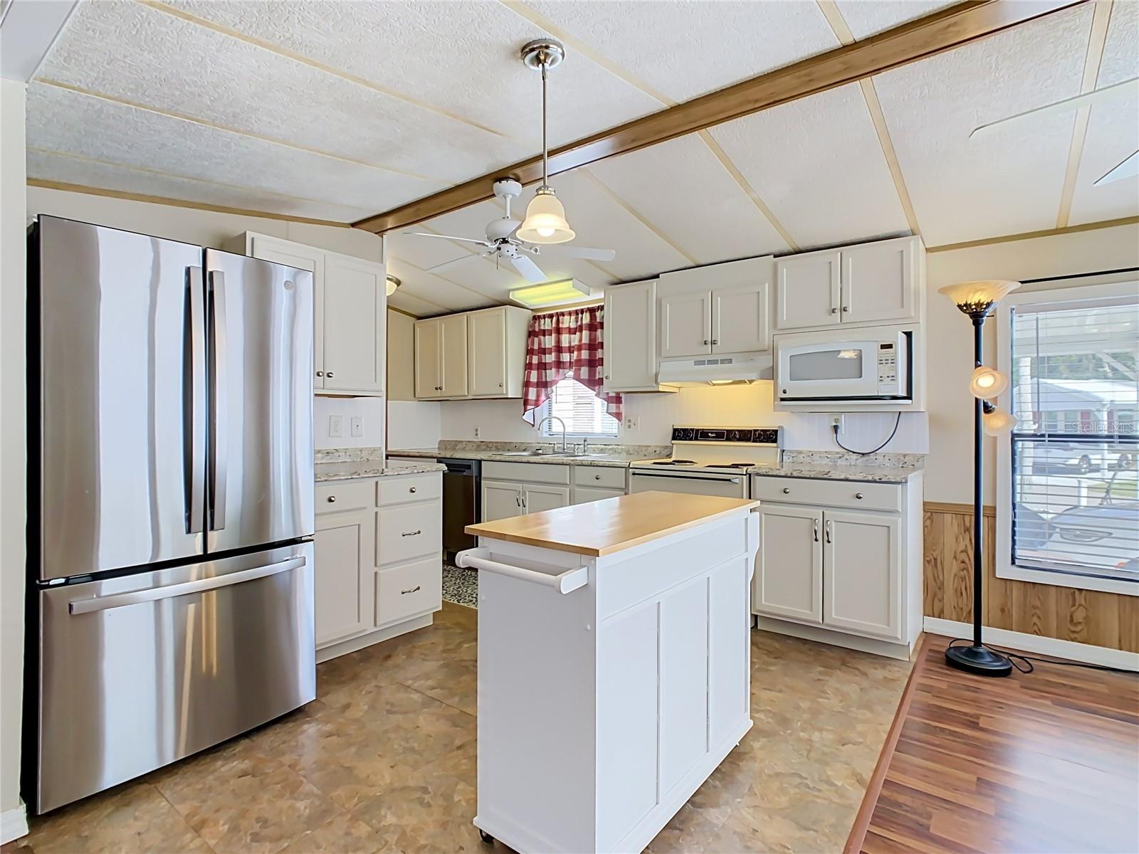kitchen - 9000 US HWY 192 #897, CLERMONT