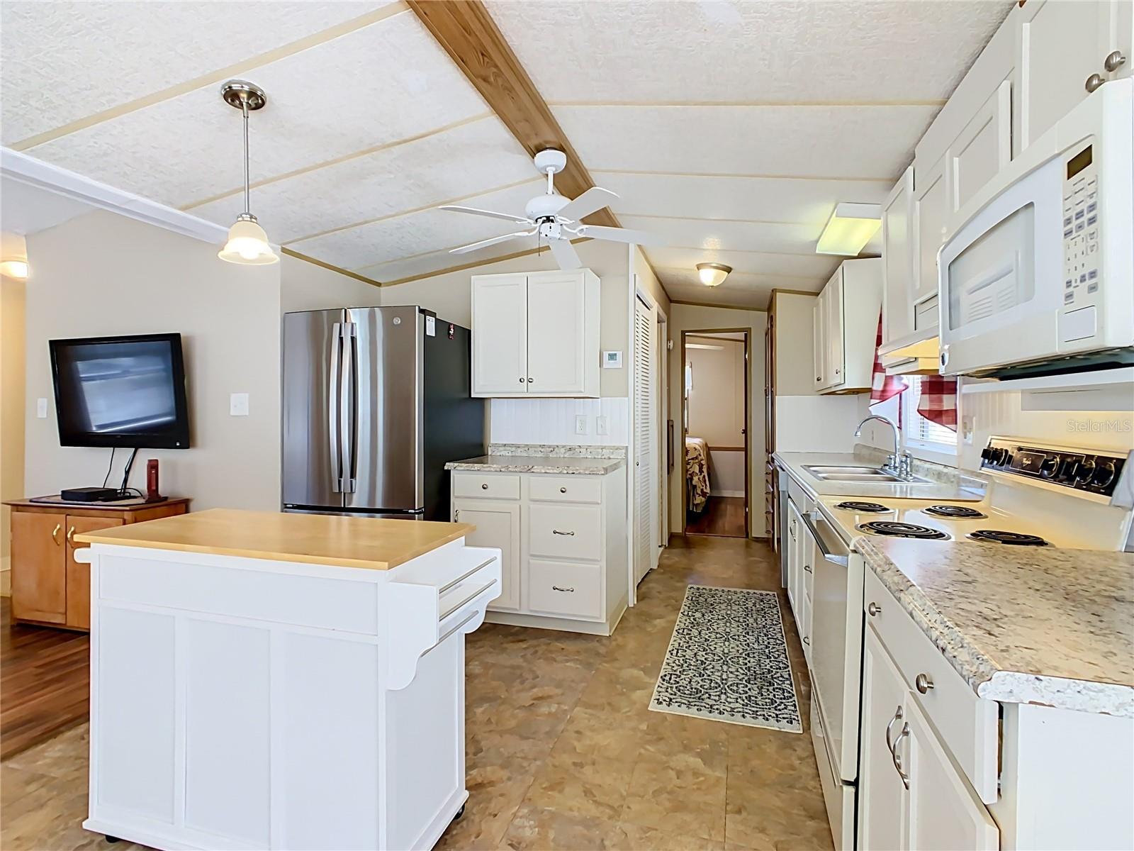 kitchen - 9000 US HWY 192 #897, CLERMONT