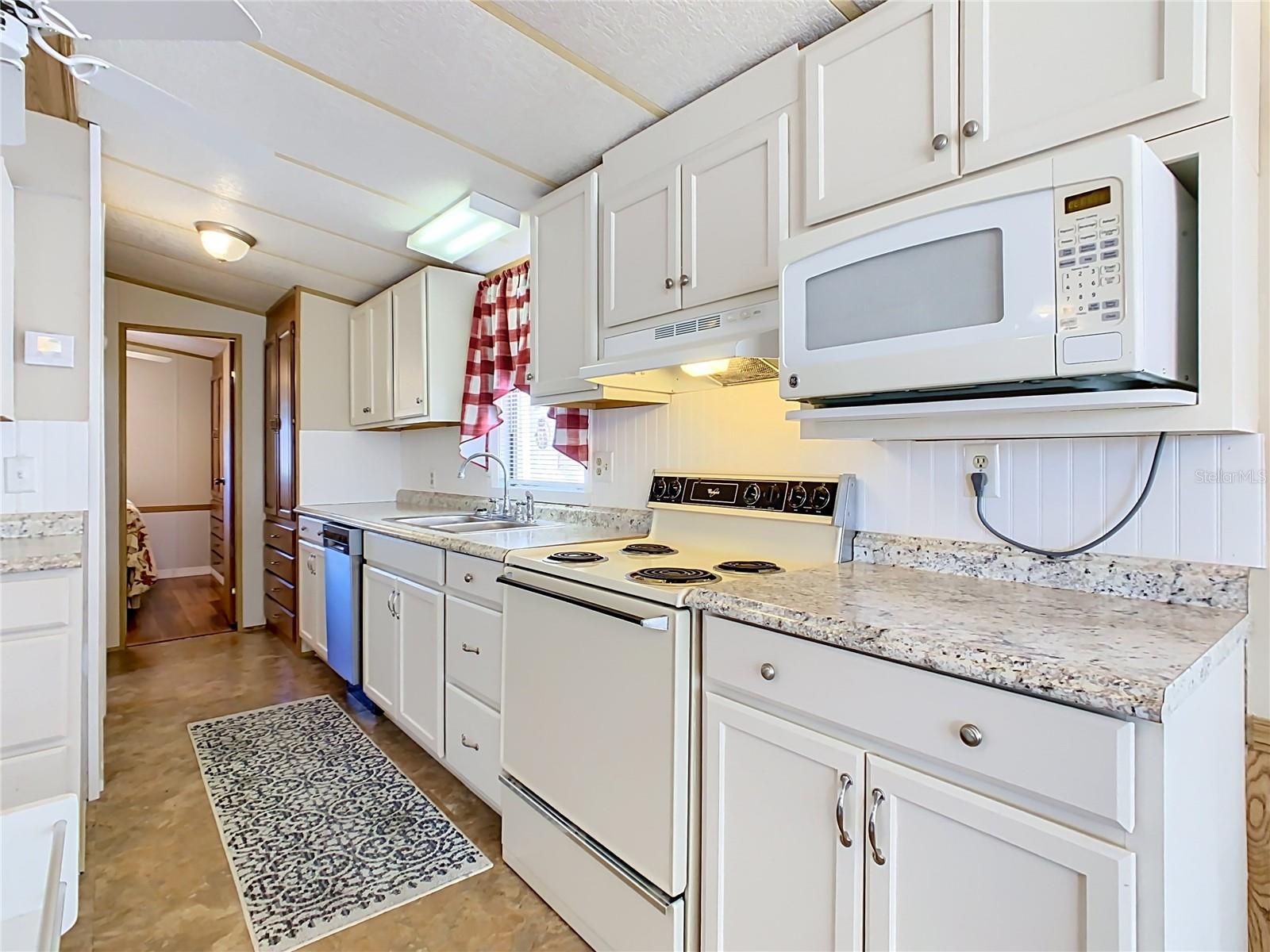 Kitchen - 9000 US HWY 192 #897, CLERMONT