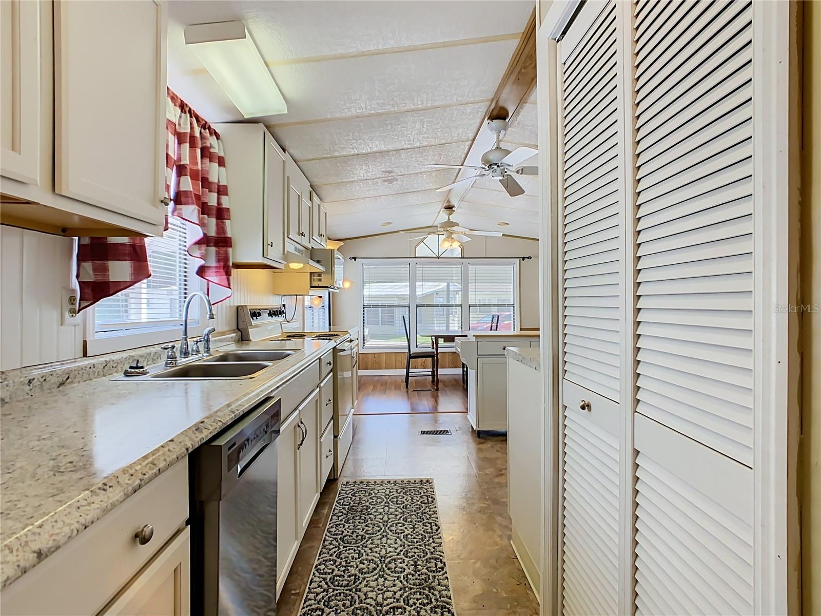 Kitchen - 9000 US HWY 192 #897, CLERMONT