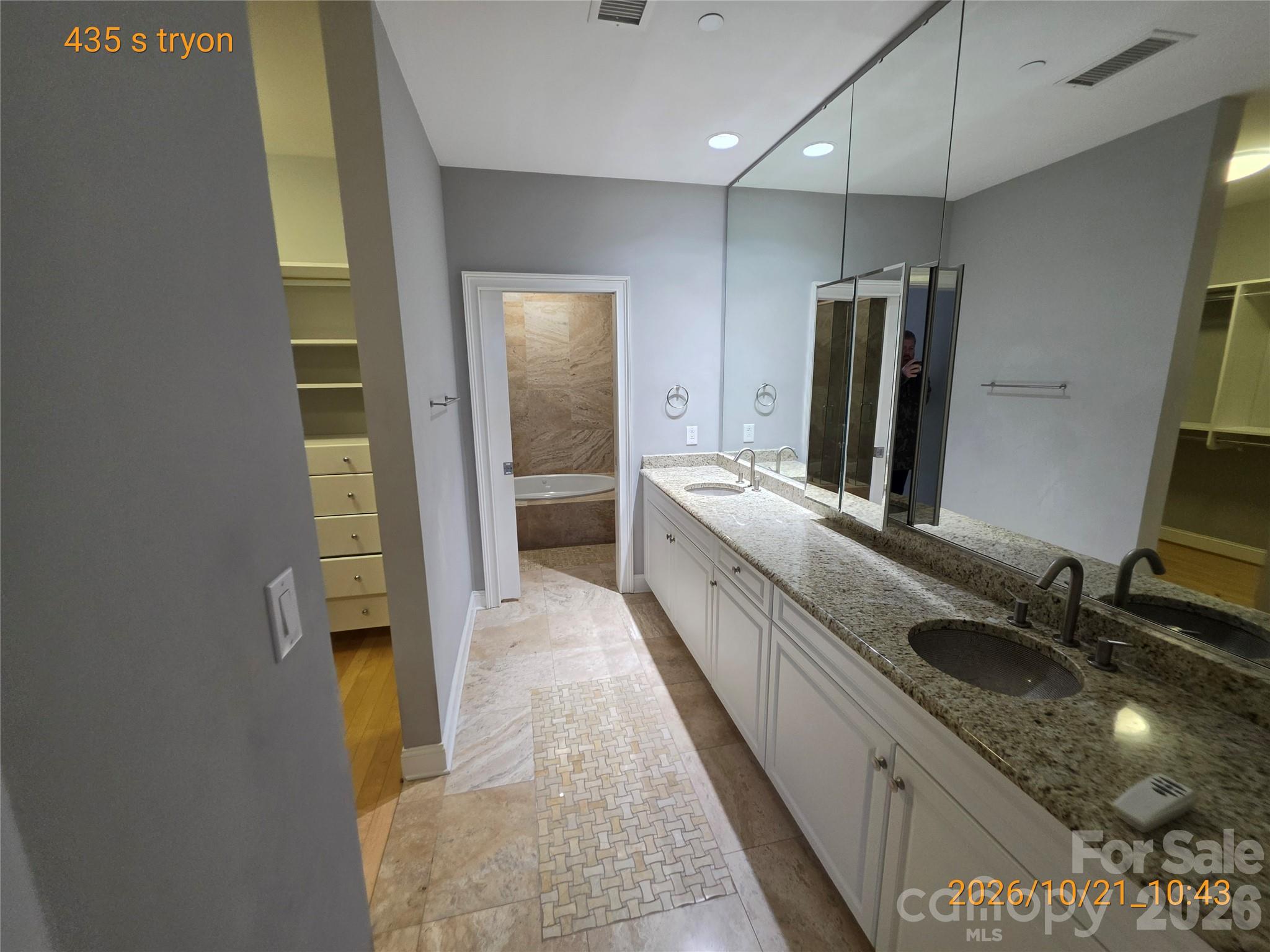 Condominium at 435 Tryon Street, Charlotte, photo 8 of 19