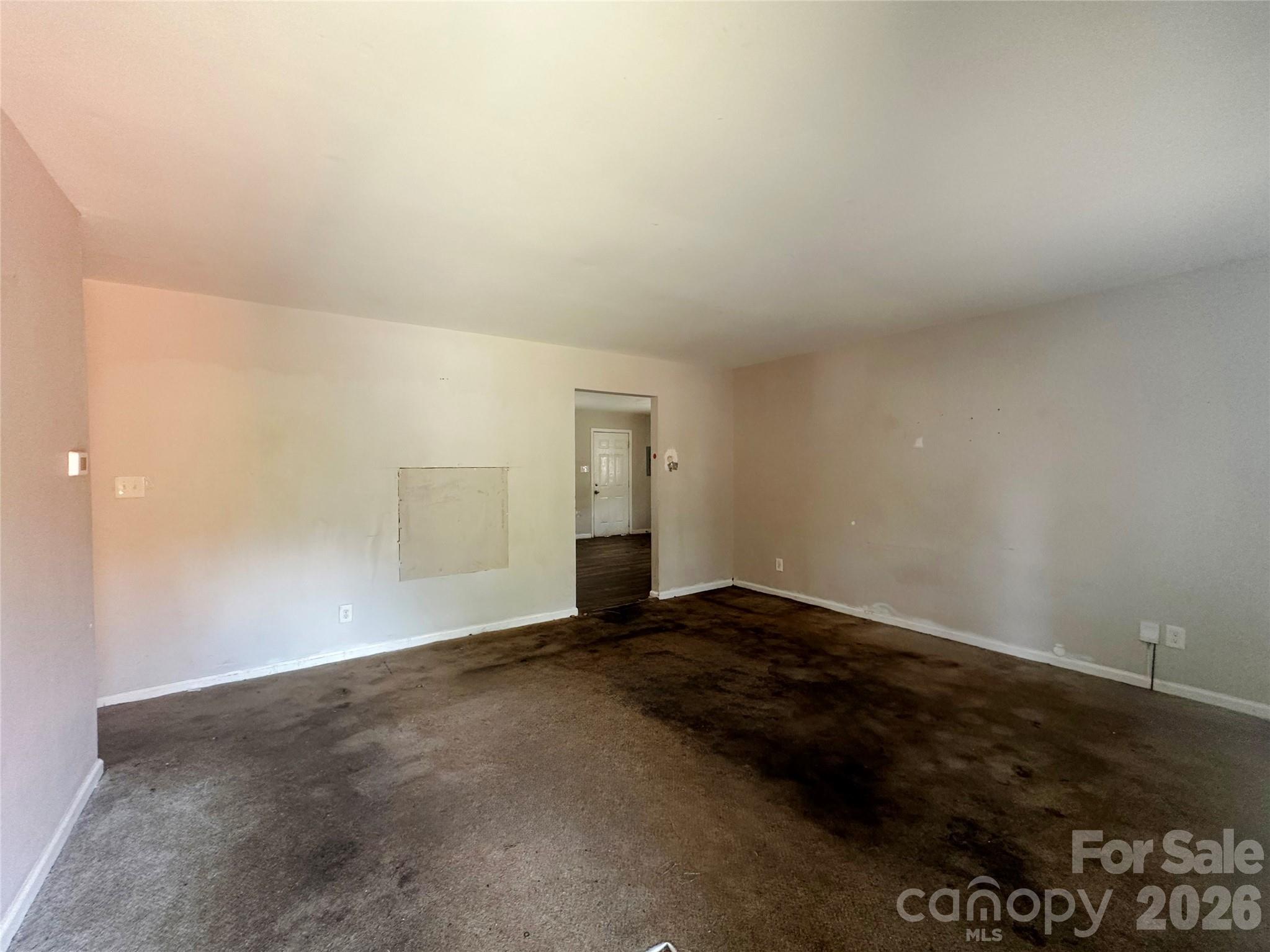 Single Family Residence at 9421 Spruce Pine Place, Charlotte, photo 2 of 9
