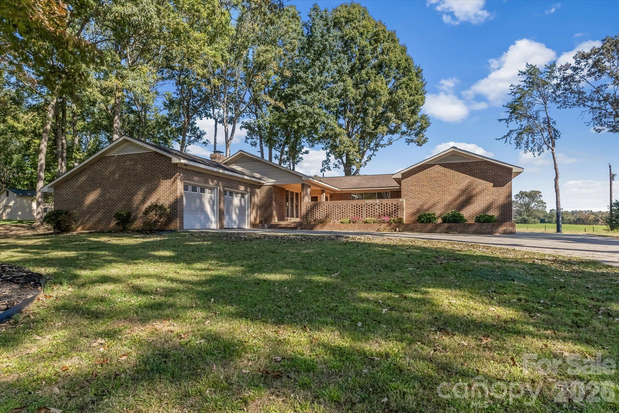 2129 Mid Oak Lane