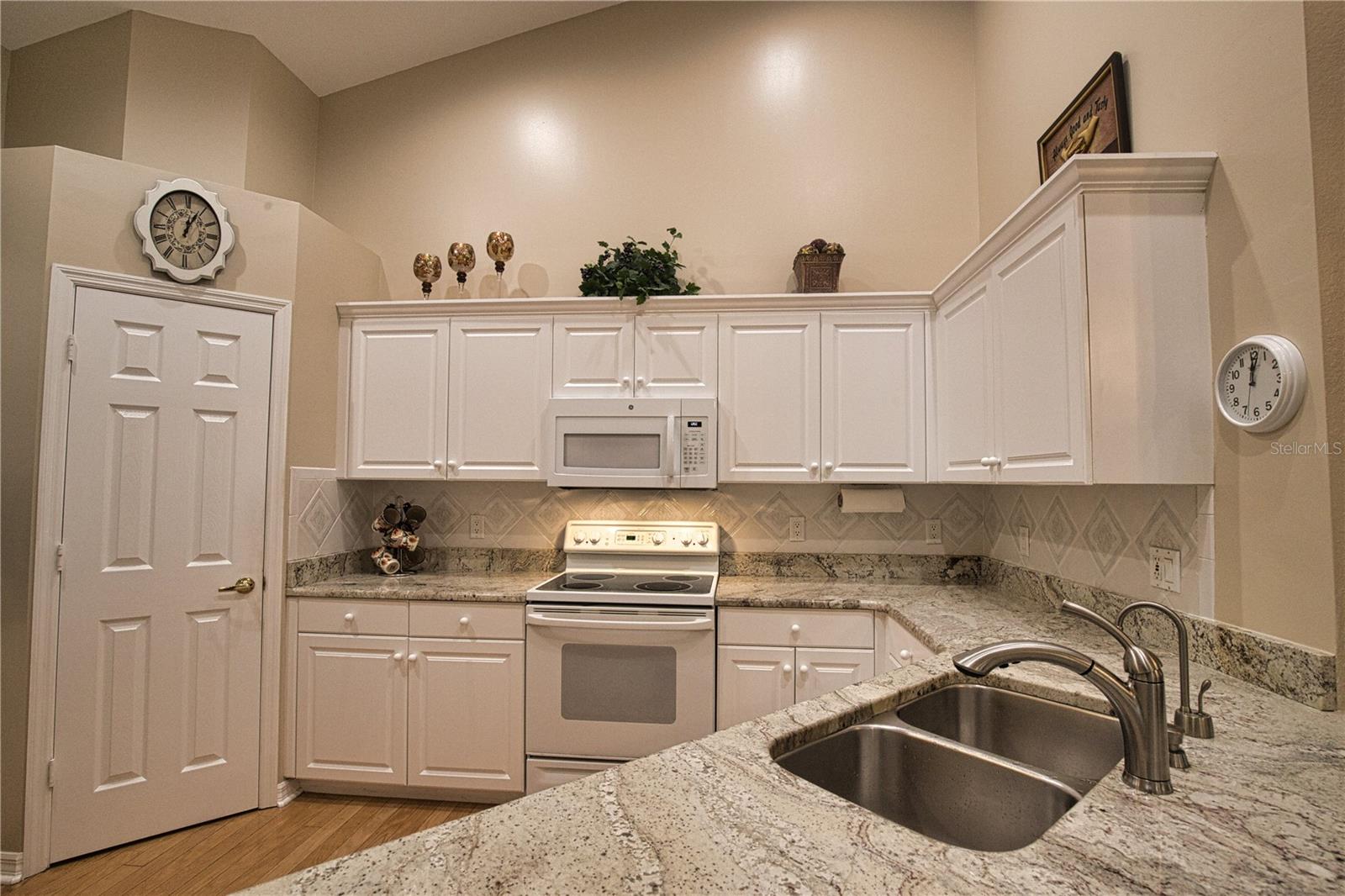 Kitchen - 4258 FAIRWAY PL, NORTH PORT