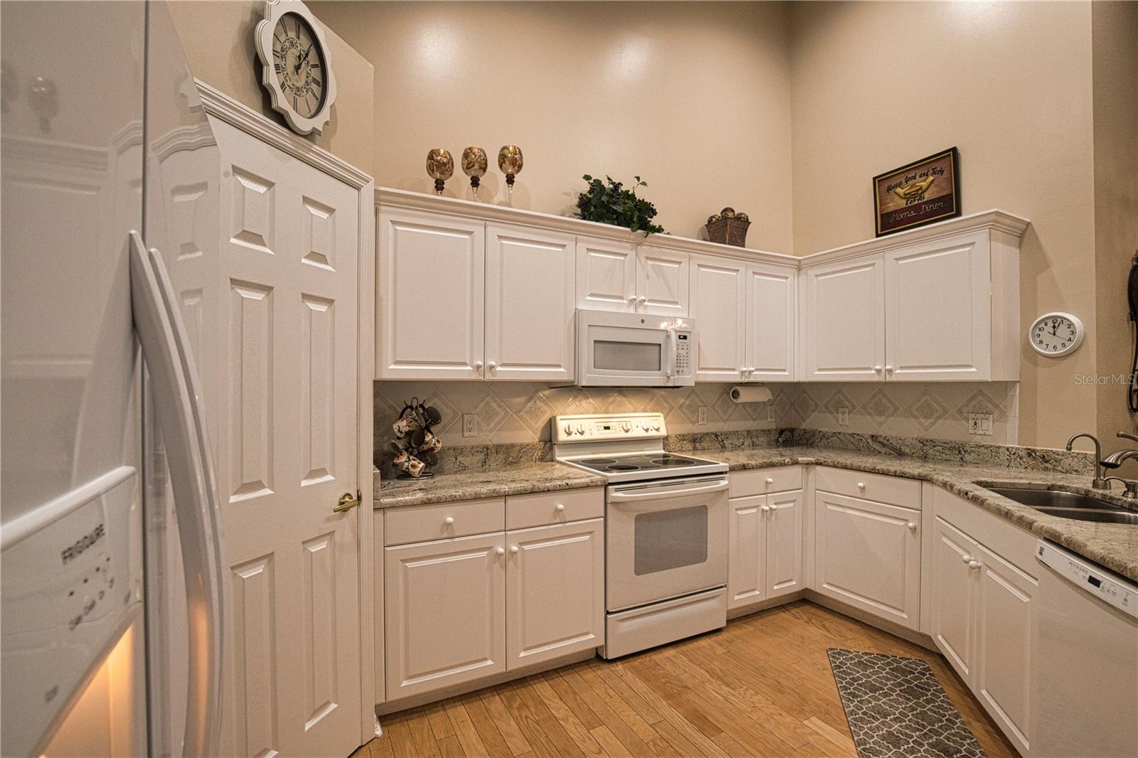 Kitchen - 4258 FAIRWAY PL, NORTH PORT