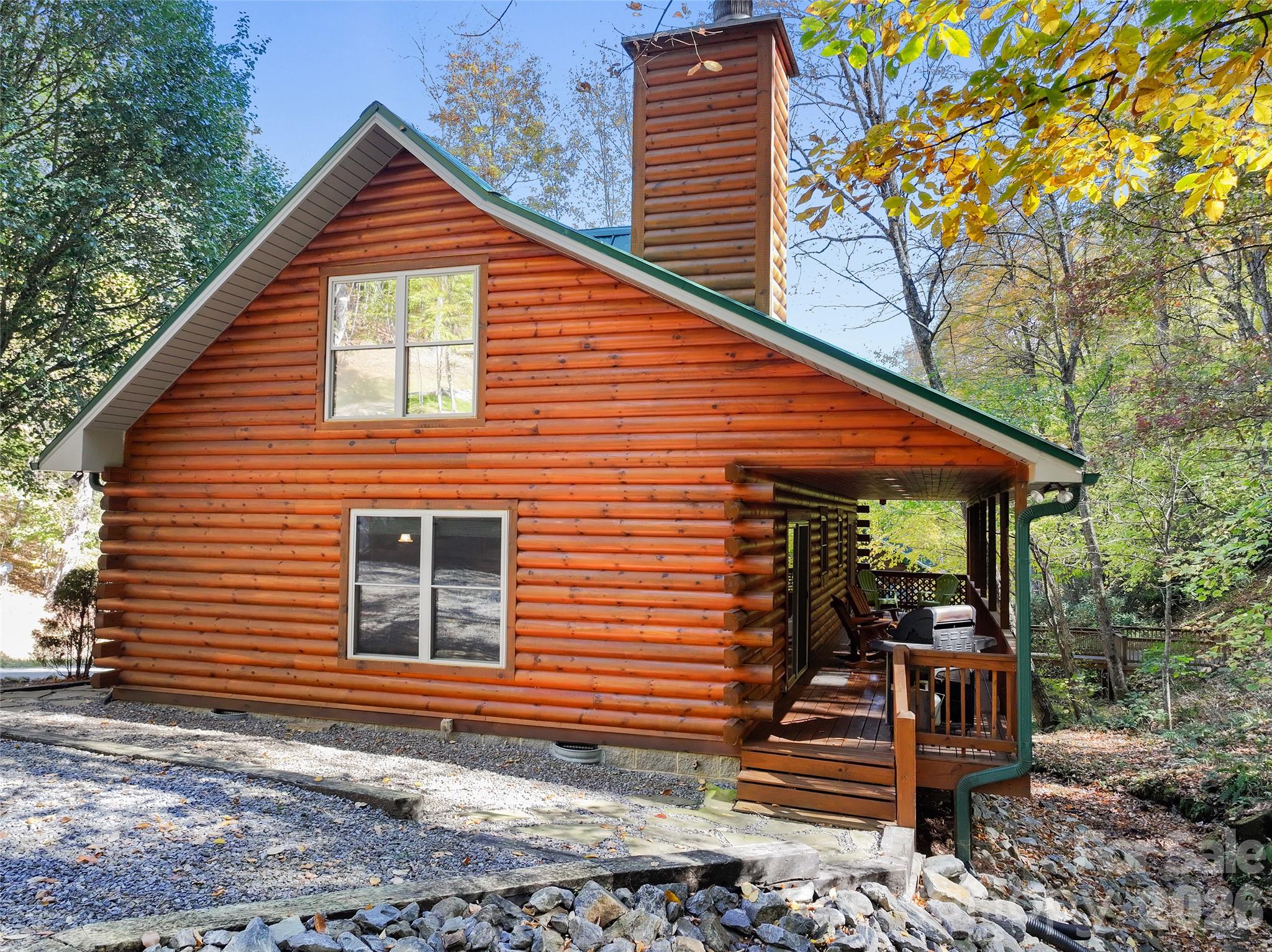 Single Family Residence at 77 Trapper Lane, Waynesville, photo 2 of 39