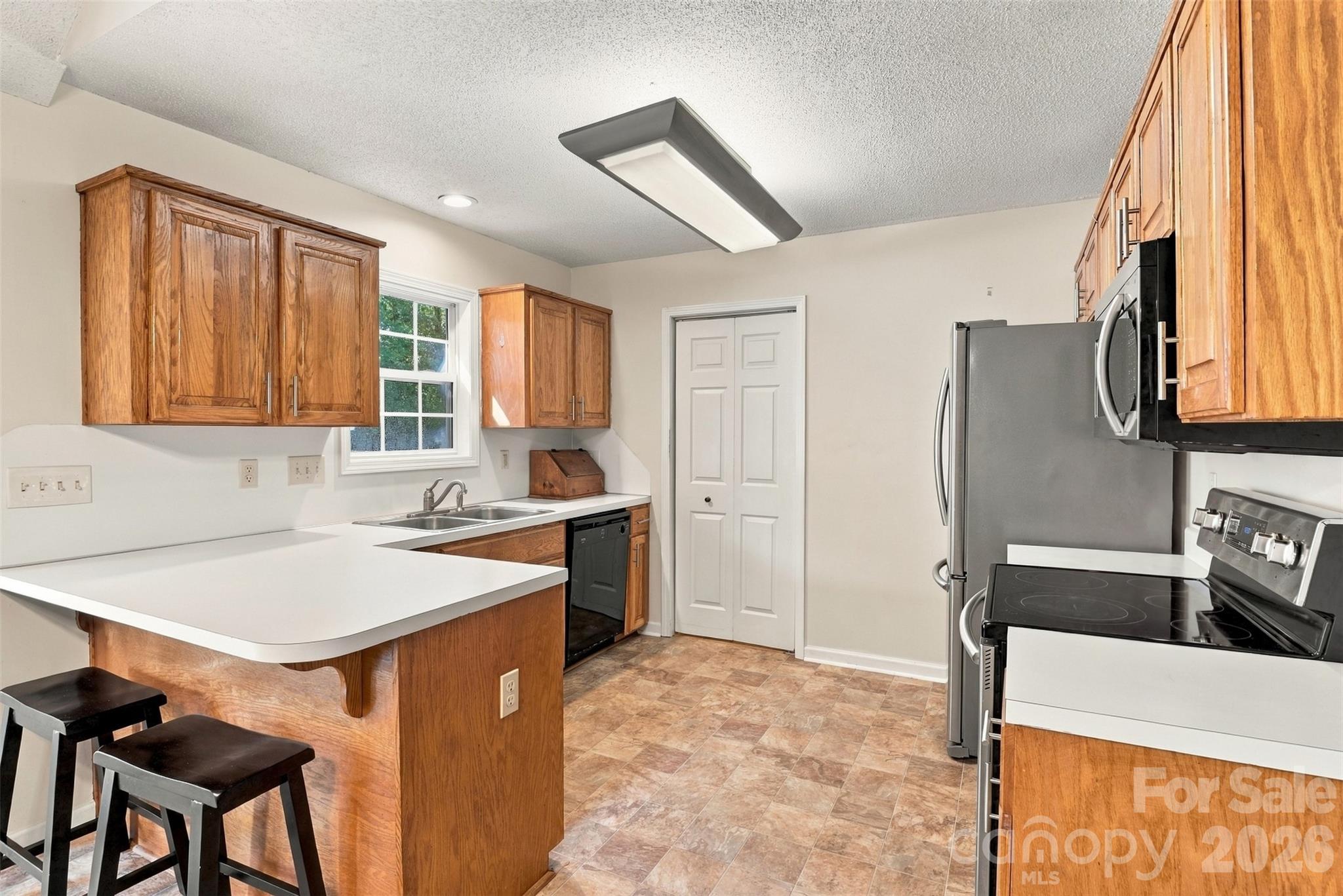 Single Family Residence at 507 Tanner Ridge Court, Rock Hill, photo 6 of 34