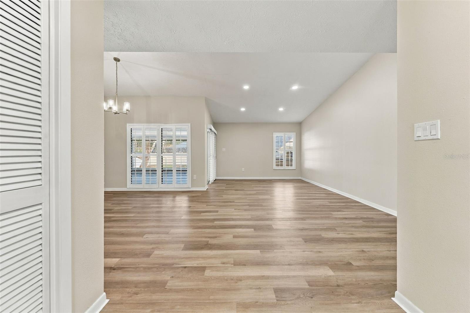 Single Family Residence at 15805 COUNTRY LAKE DR, TAMPA, photo 7 of 55