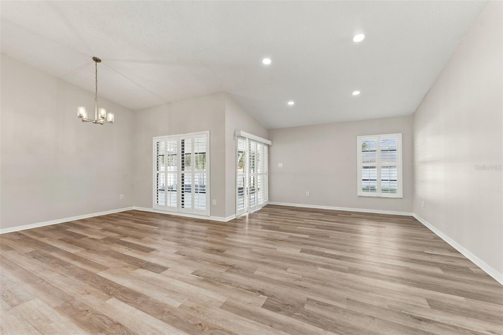 Single Family Residence at 15805 COUNTRY LAKE DR, TAMPA, photo 9 of 55