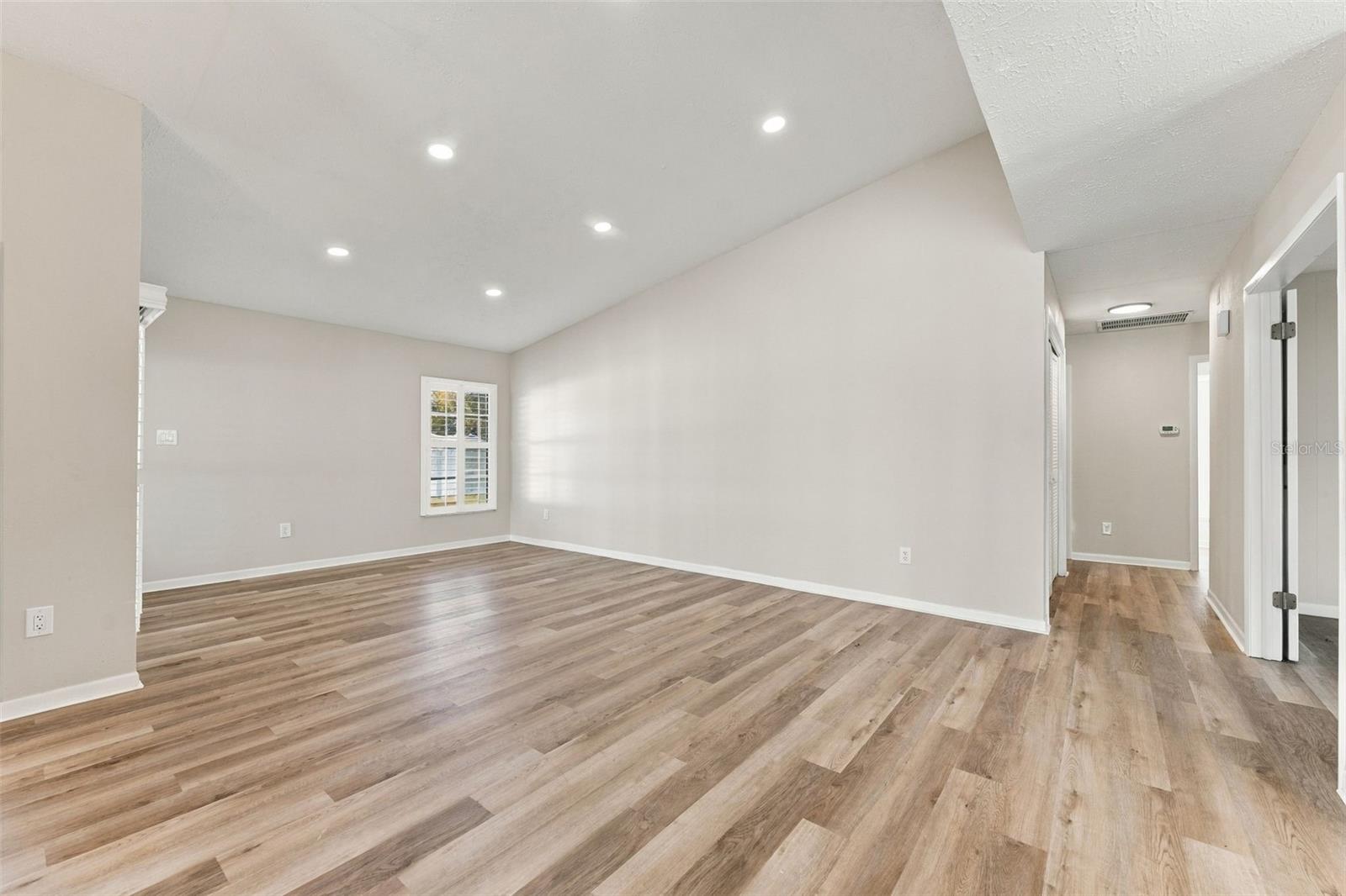 Single Family Residence at 15805 COUNTRY LAKE DR, TAMPA, photo 10 of 55