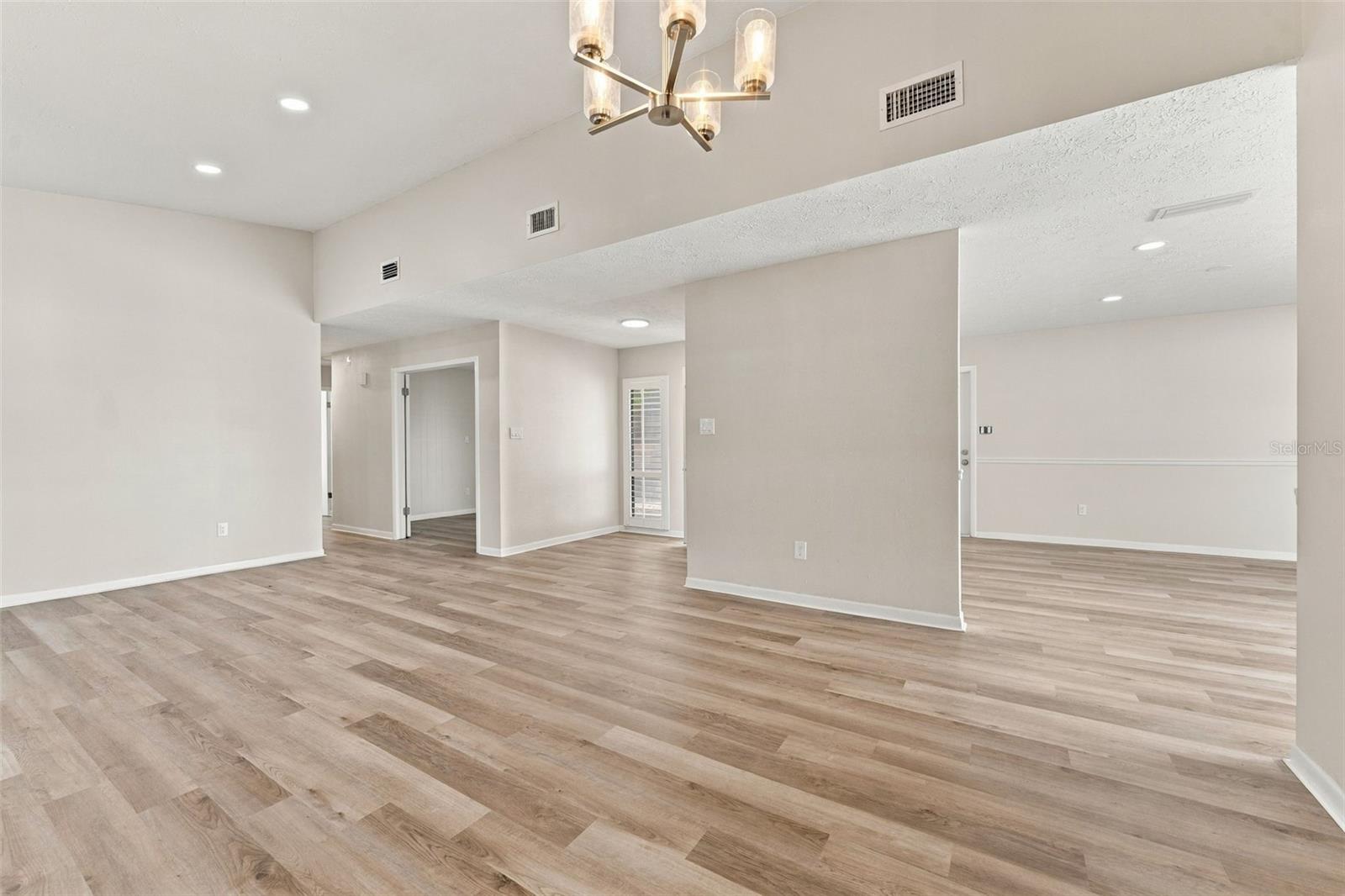 Single Family Residence at 15805 COUNTRY LAKE DR, TAMPA, photo 15 of 55