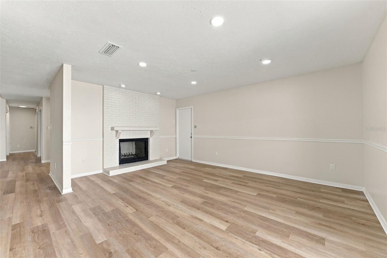 Single Family Residence at 15805 COUNTRY LAKE DR, TAMPA, photo 17 of 55