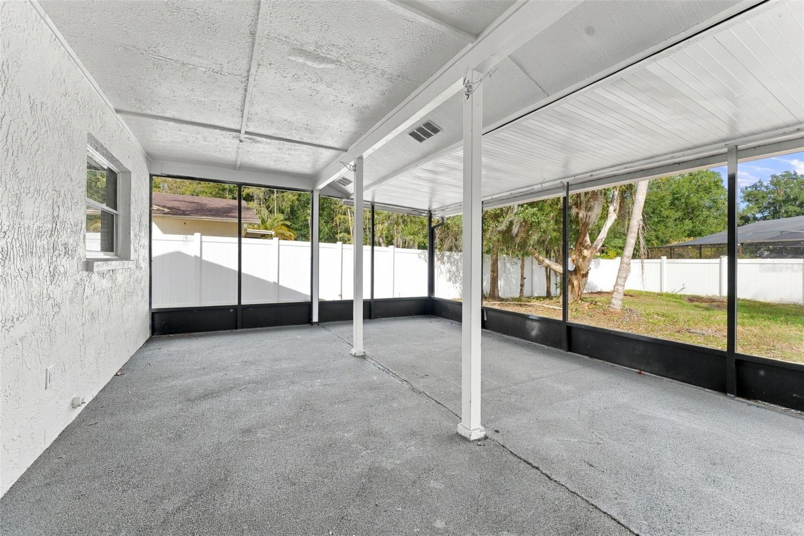 Single Family Residence at 15805 COUNTRY LAKE DR, TAMPA, photo 36 of 55
