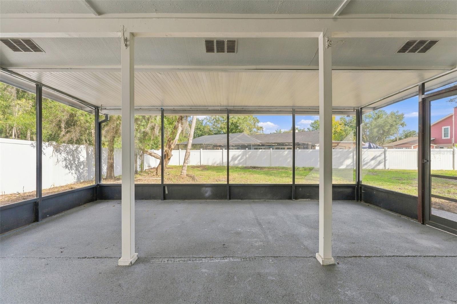 Single Family Residence at 15805 COUNTRY LAKE DR, TAMPA, photo 37 of 55