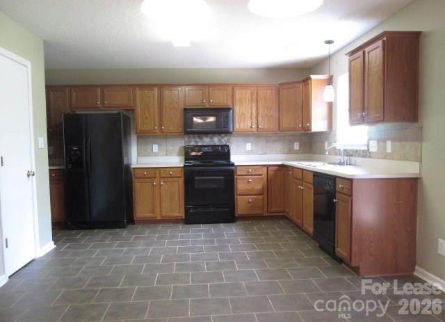 Single Family Residence at 2119 Kenwood Terrace Drive, Matthews, photo 2 of 8