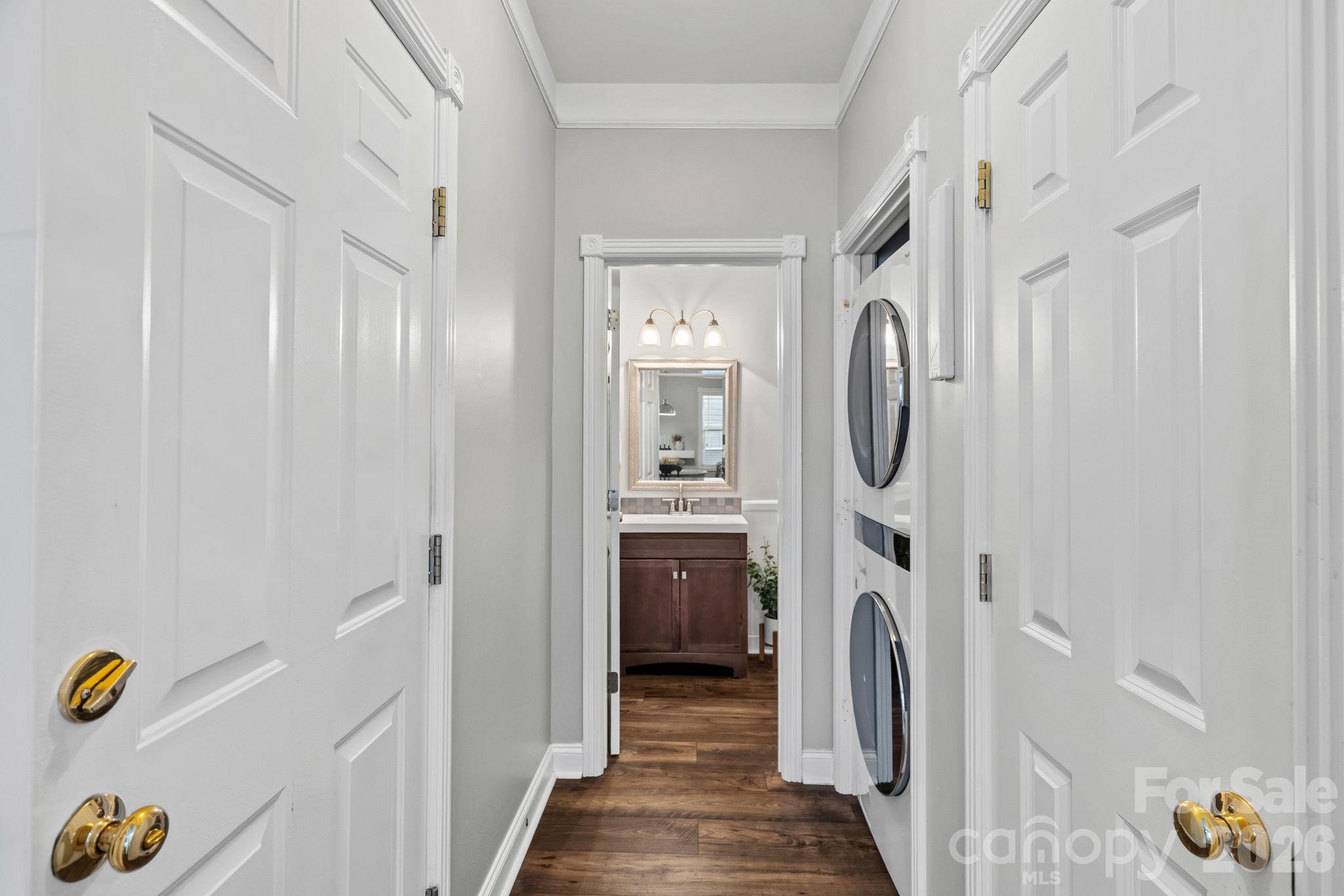 Laundry on Main - 14951 Alexander Place Drive, Huntersville