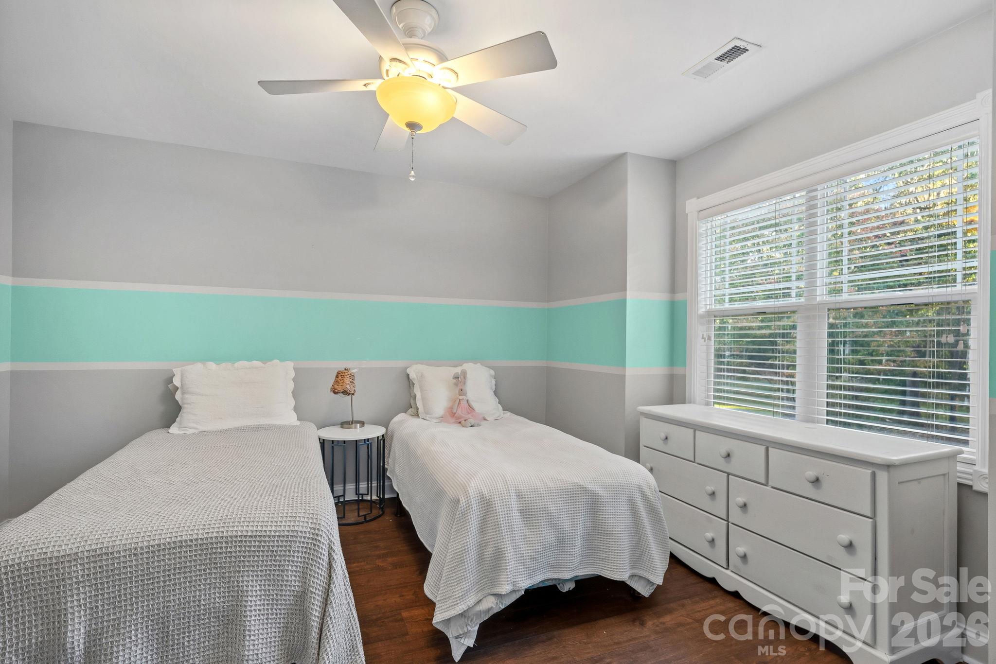 Guest room 1 upper - 14951 Alexander Place Drive, Huntersville