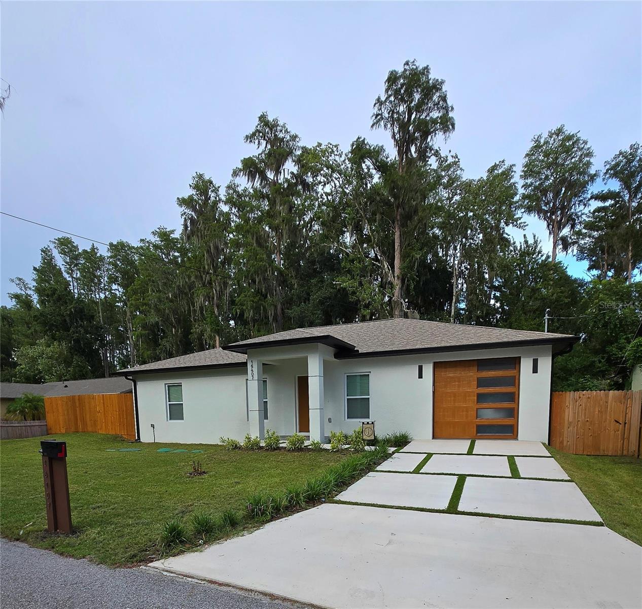 Look at that curb appeal. - 16407 LAKE BYRD DR, TAMPA