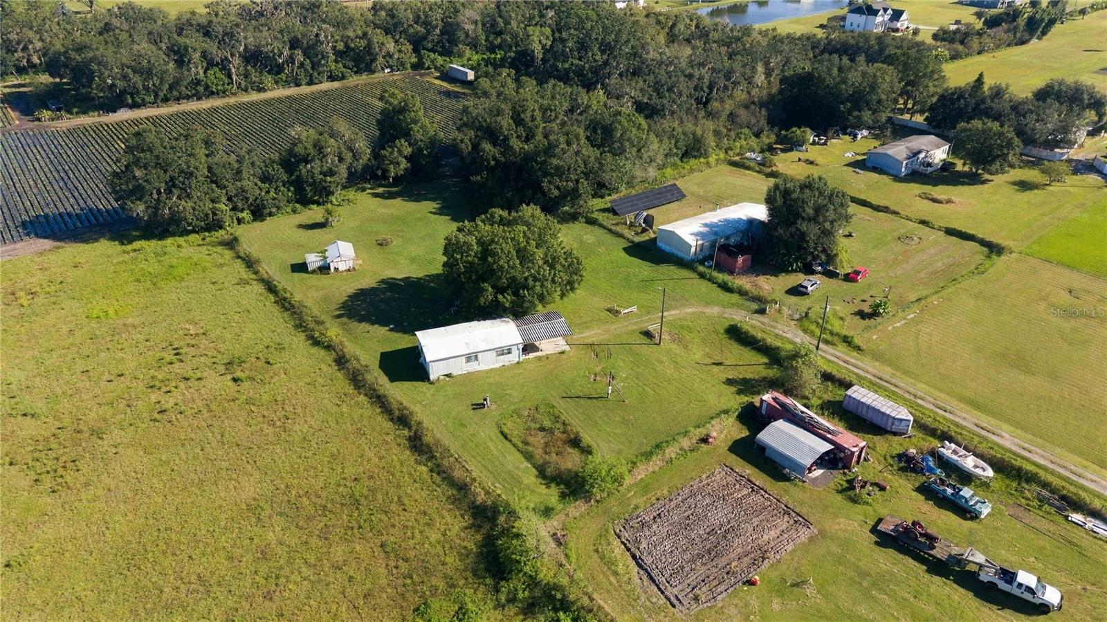 Manufactured Home at 3807 ROOSTER LN, PLANT CITY, photo 2 of 33
