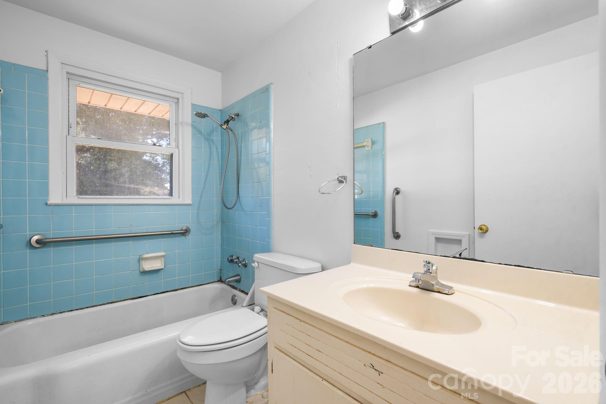 Single Family Residence at 2509 29th Street NE, Hickory, photo 11 of 47