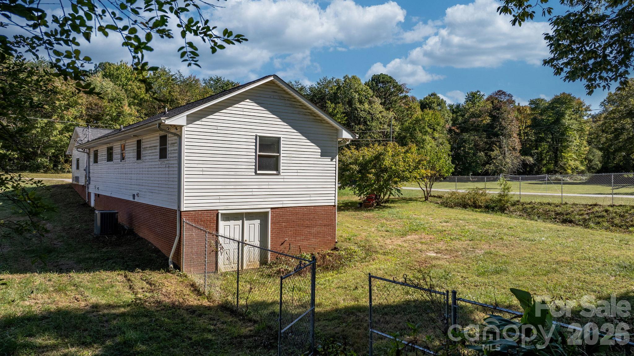 Single Family Residence at 2509 29th Street NE, Hickory, photo 40 of 47