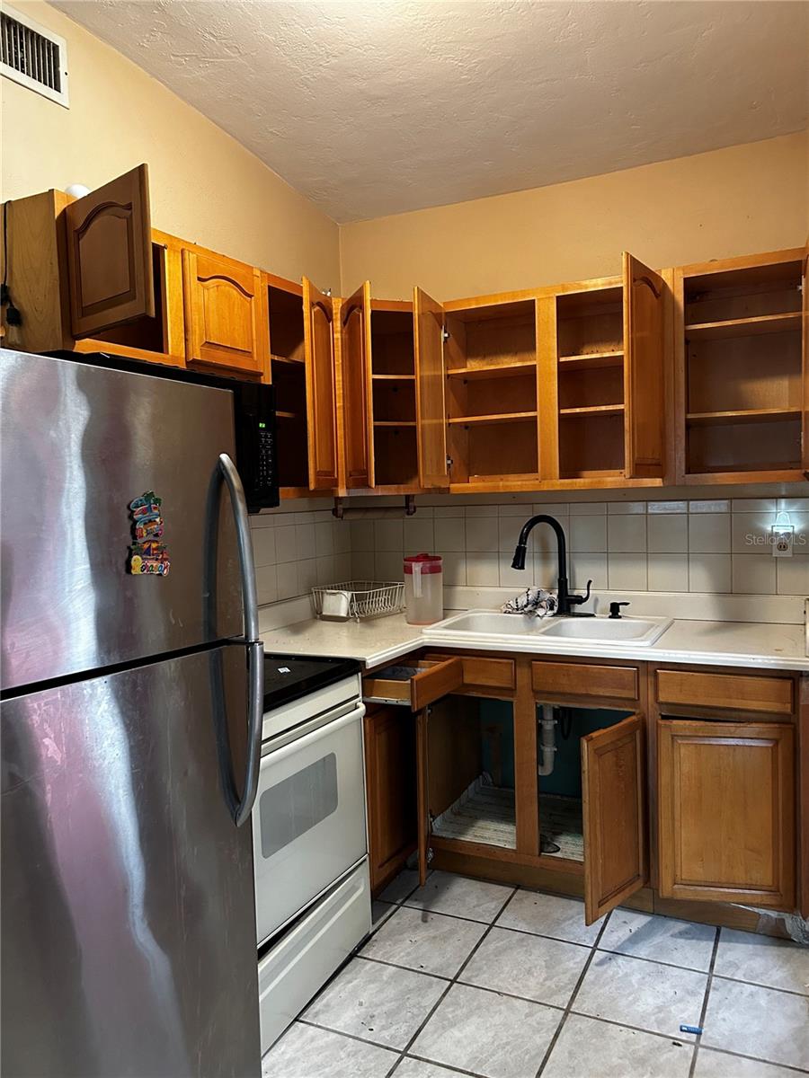 Single Family Residence at 2145 42ND AVE N, ST PETERSBURG, photo 2 of 6