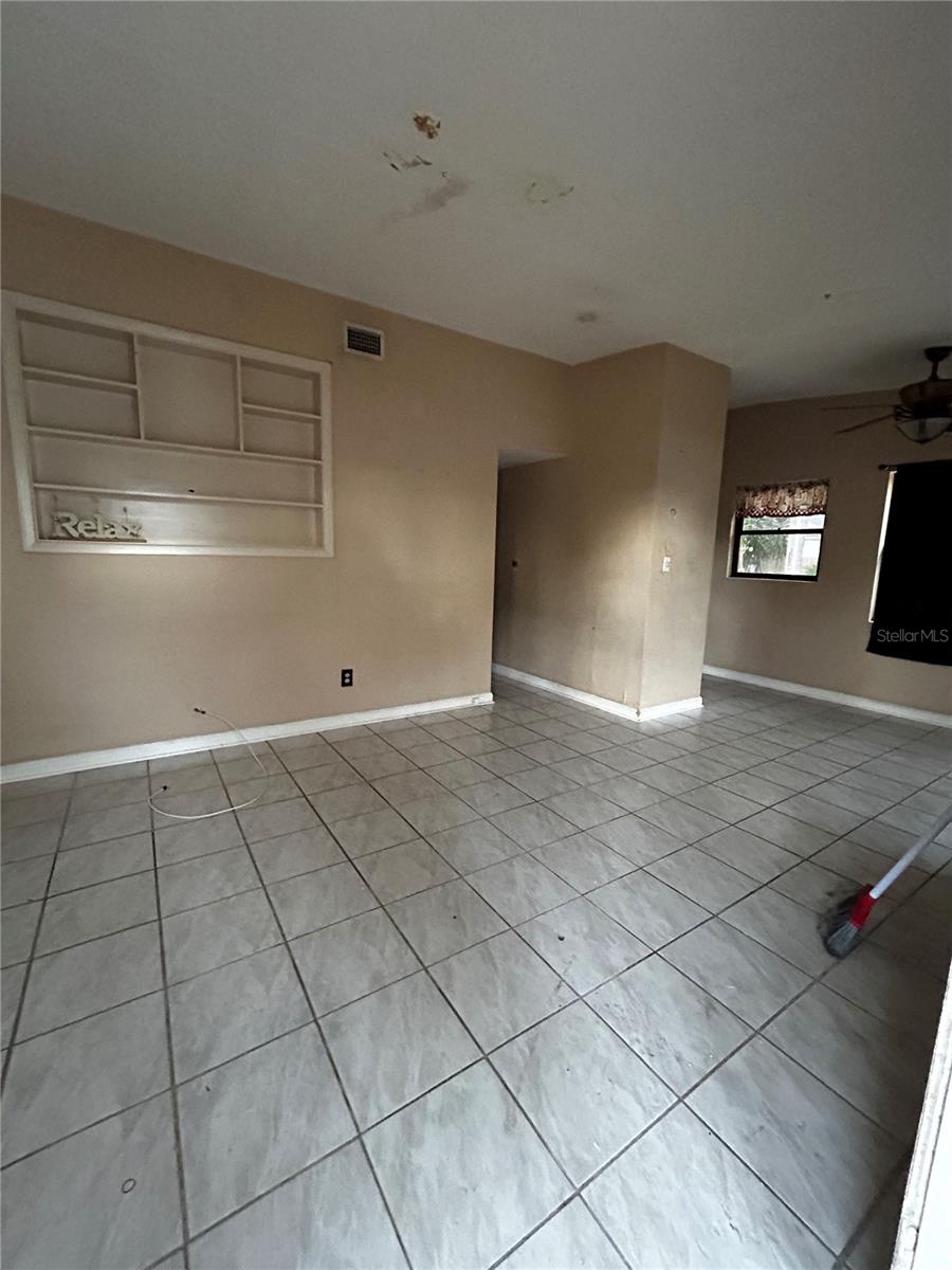 Single Family Residence at 2145 42ND AVE N, ST PETERSBURG, photo 3 of 6
