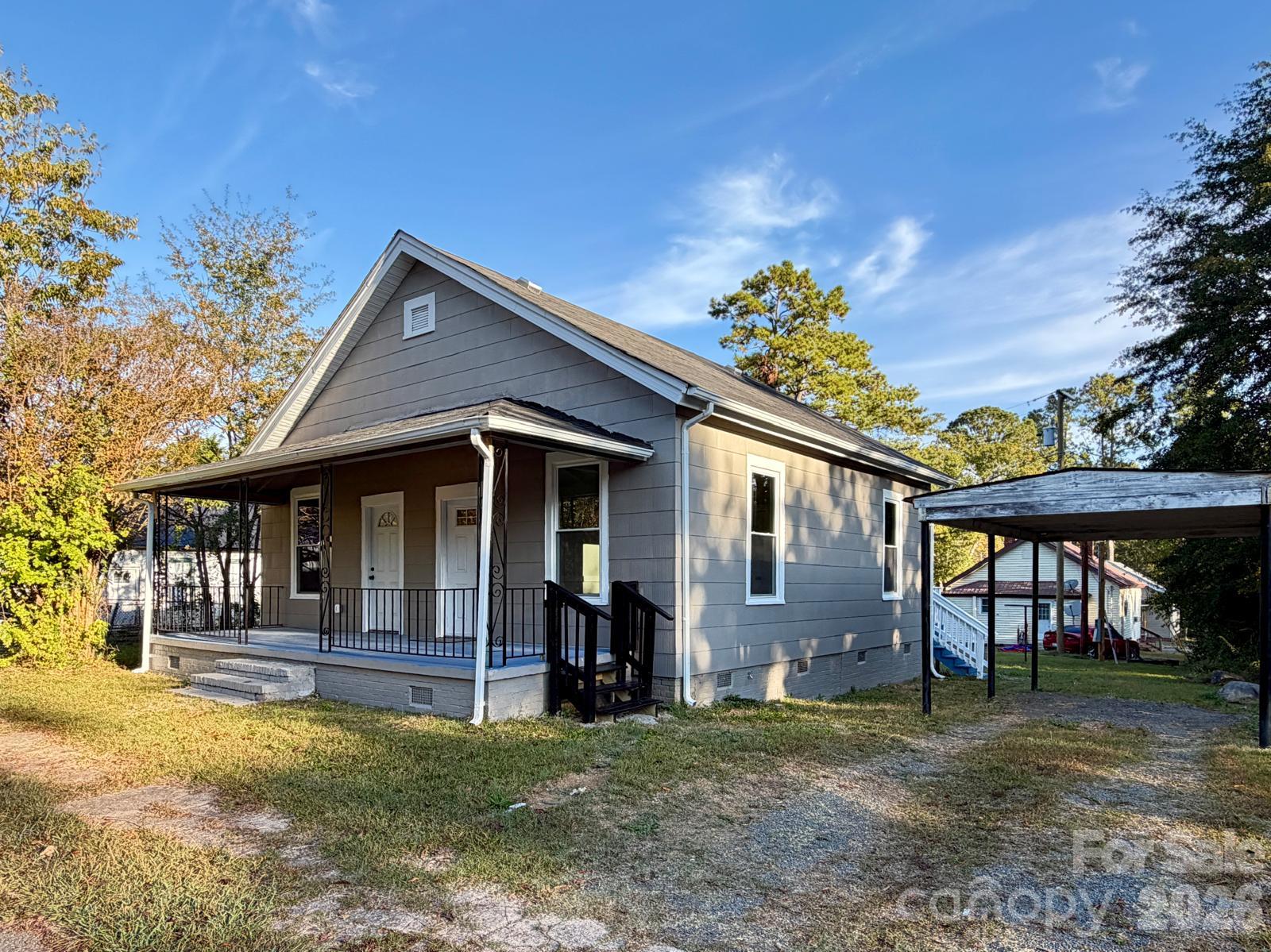 Front / parking - 510 Leslie Street, Chester